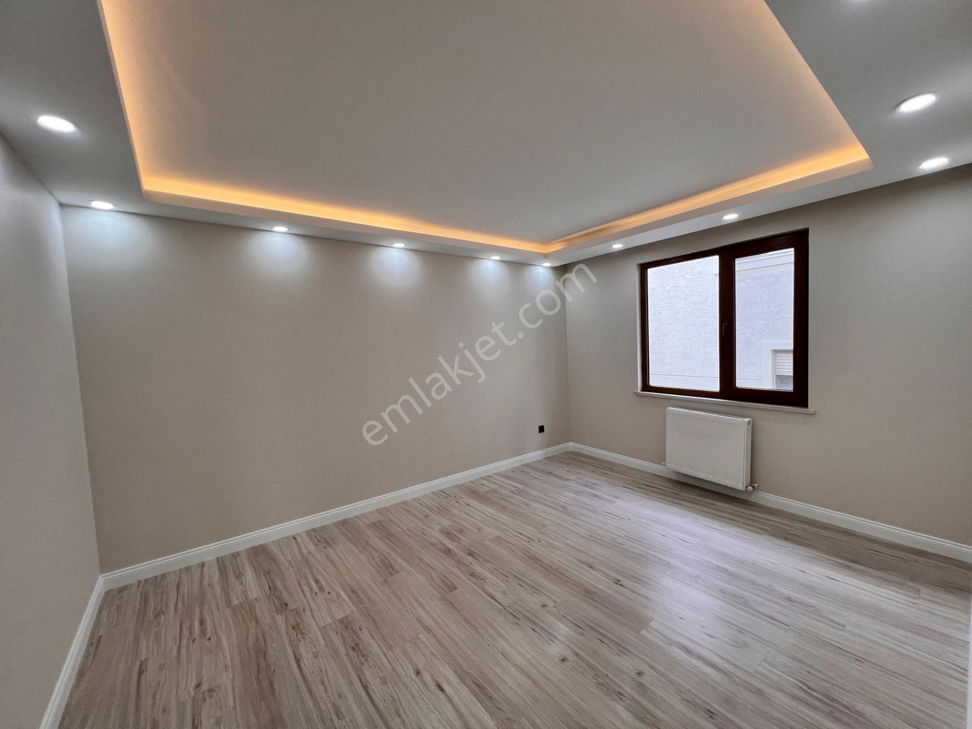 Kaçmaz'dan İdealtepe Sahilde Nezih Sokakta Marmaraya Yakın 4+1