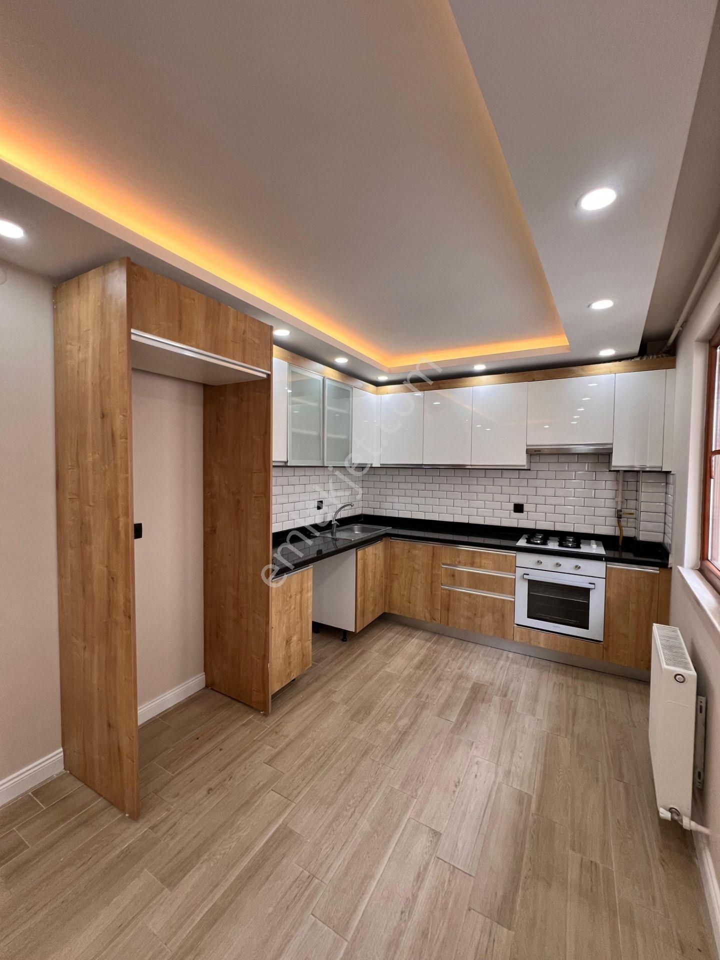 Kaçmaz'dan İdealtepe Sahilde Nezih Sokakta Marmaraya Yakın 4+1 - Görsel 13