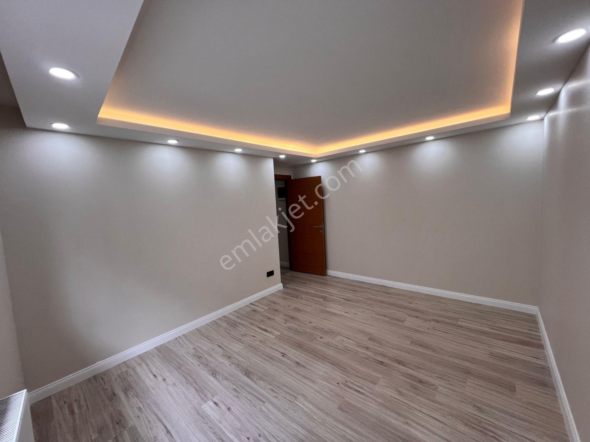 Kaçmaz'dan İdealtepe Sahilde Nezih Sokakta Marmaraya Yakın 4+1 - Görsel 3