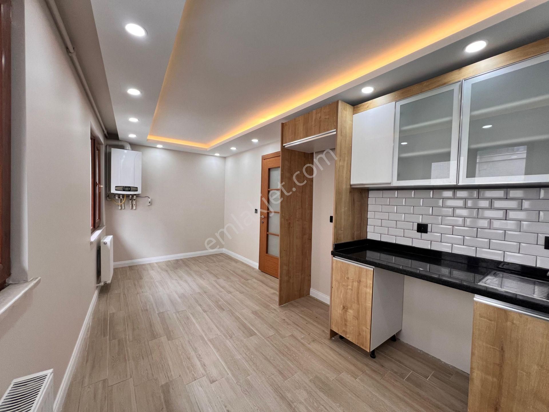 Kaçmaz'dan İdealtepe Sahilde Nezih Sokakta Marmaraya Yakın 4+1 - Görsel 17