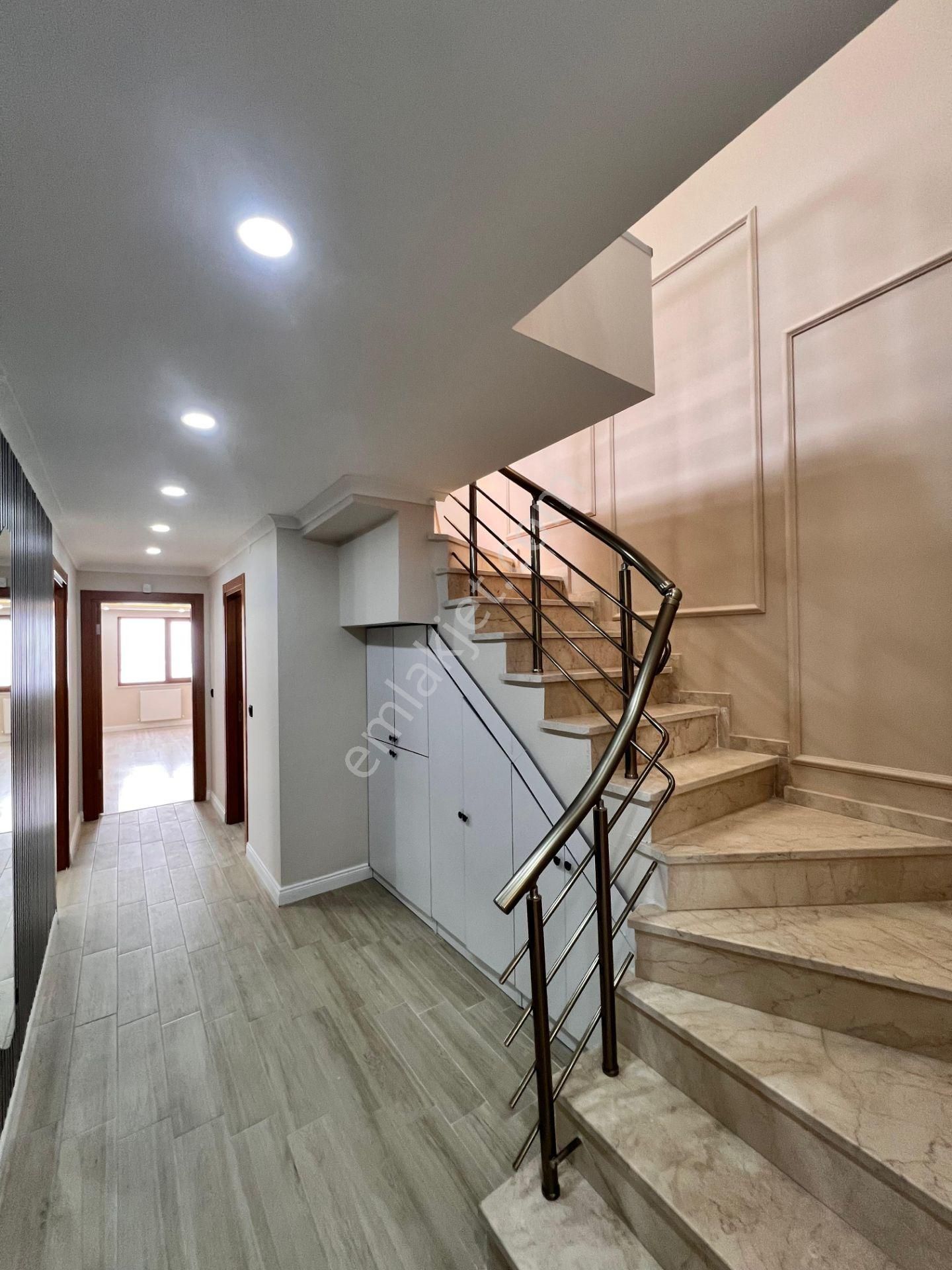 Kaçmaz'dan İdealtepe Sahilde Nezih Sokakta Marmaraya Yakın 4+1 - Görsel 10