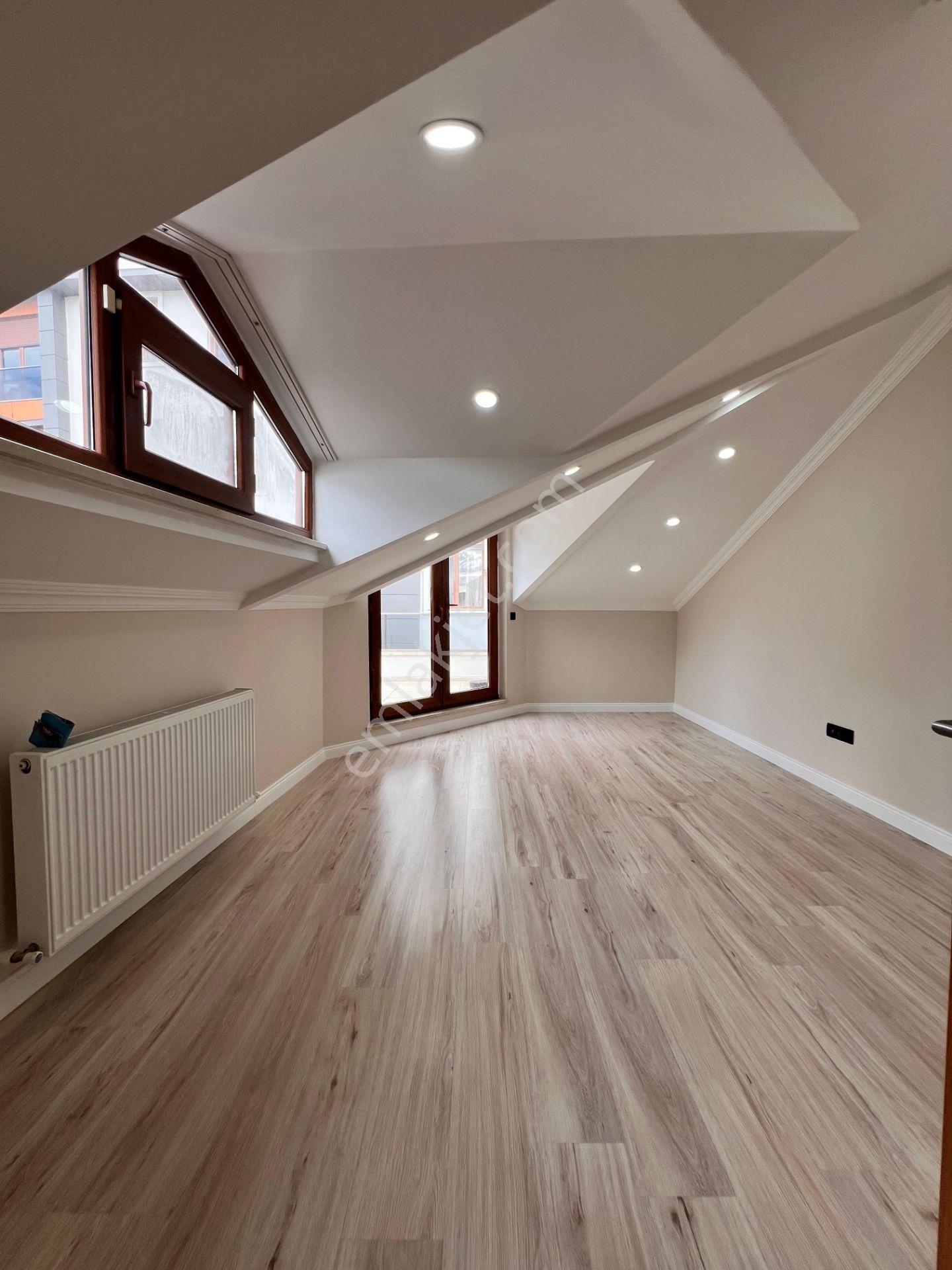 Kaçmaz'dan İdealtepe Sahilde Nezih Sokakta Marmaraya Yakın 4+1 - Görsel 33