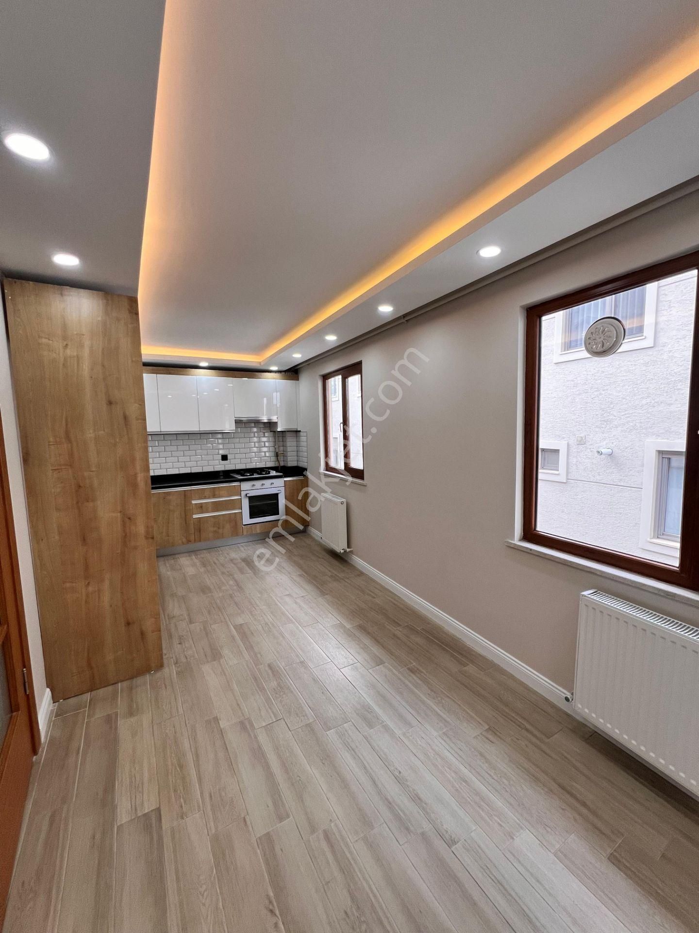 Kaçmaz'dan İdealtepe Sahilde Nezih Sokakta Marmaraya Yakın 4+1 - Görsel 12