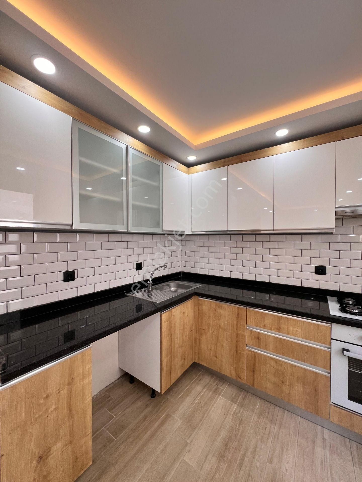 Kaçmaz'dan İdealtepe Sahilde Nezih Sokakta Marmaraya Yakın 4+1 - Görsel 23