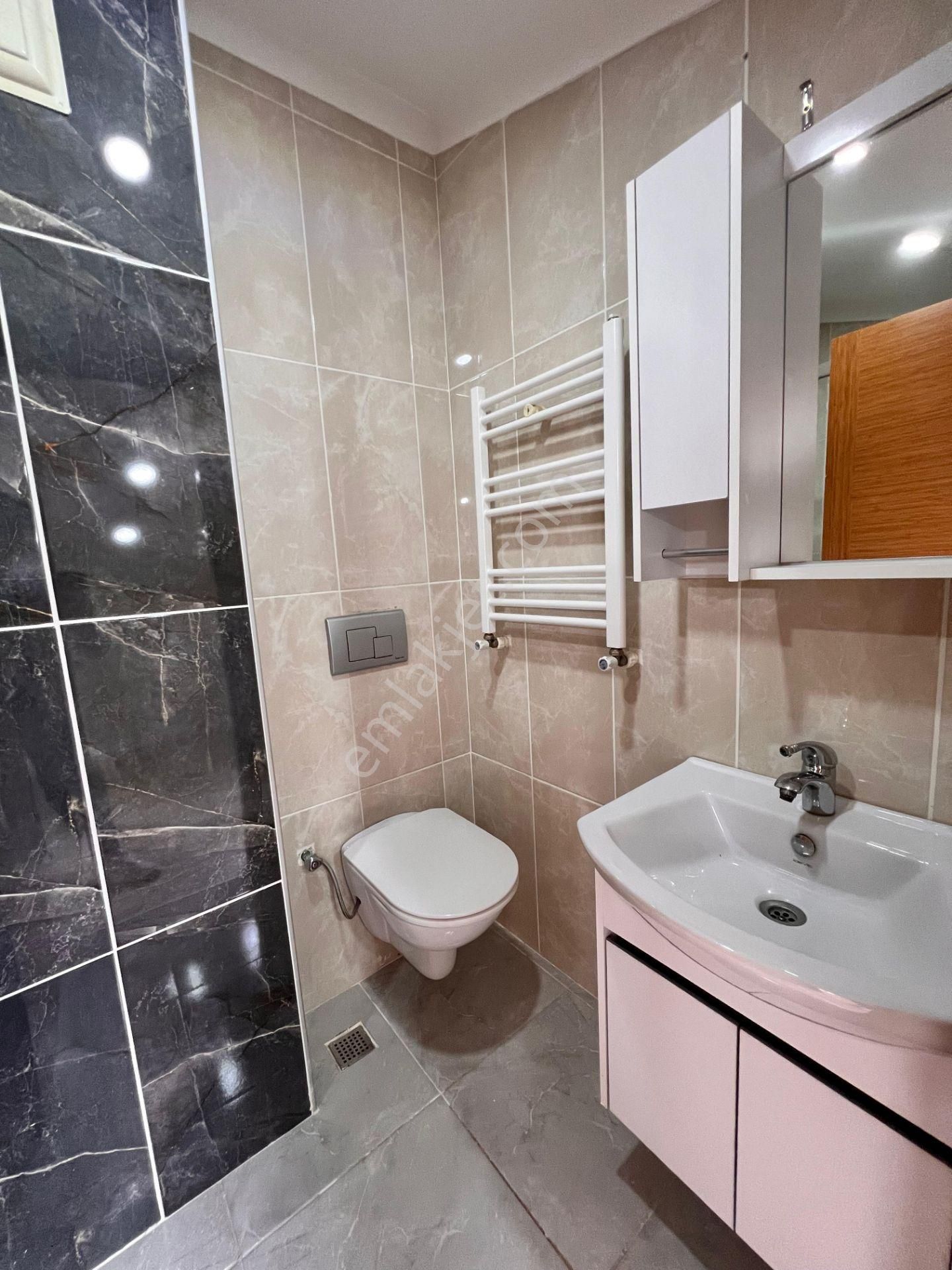 Kaçmaz'dan İdealtepe Sahilde Nezih Sokakta Marmaraya Yakın 4+1 - Görsel 31