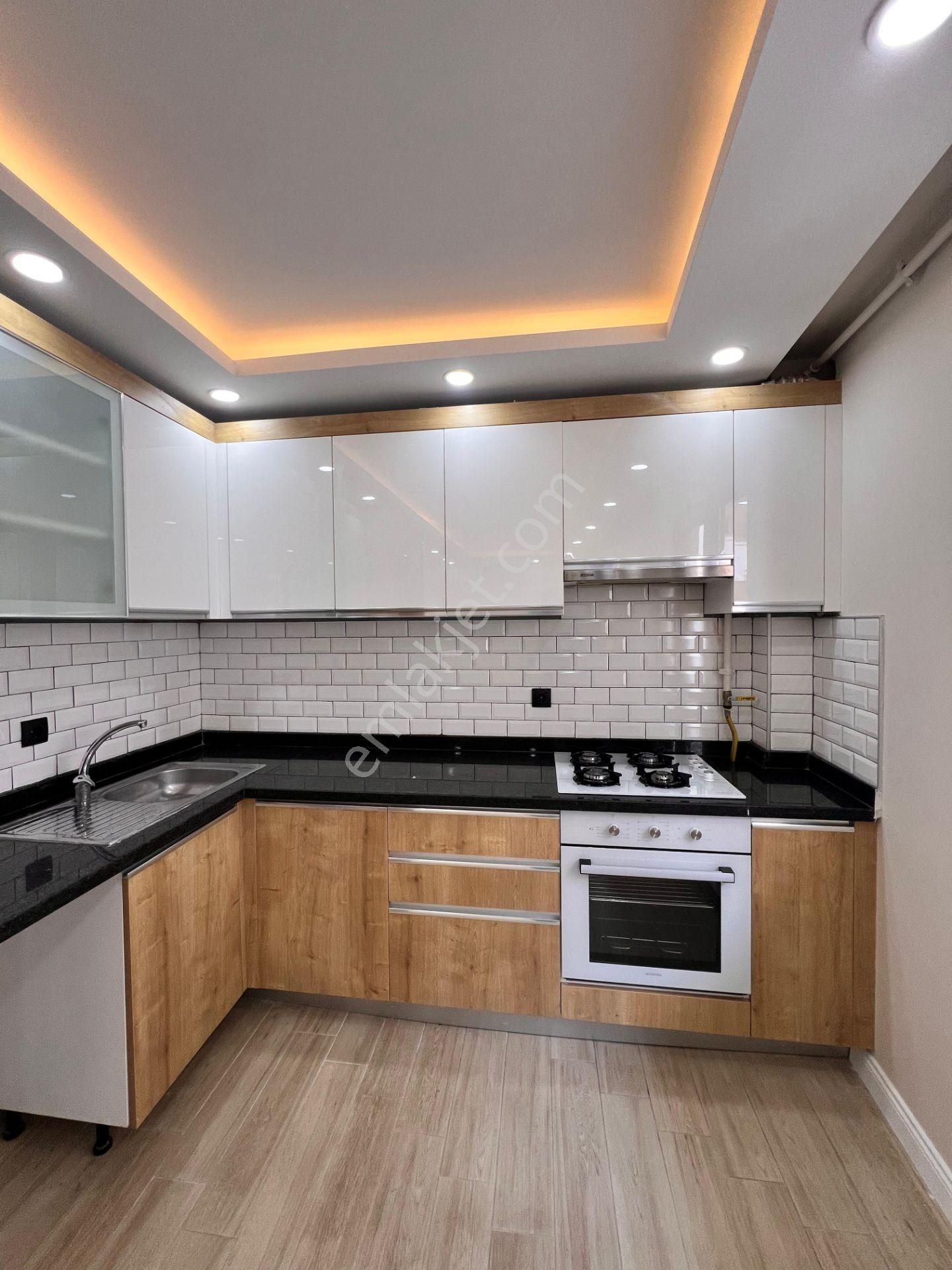 Kaçmaz'dan İdealtepe Sahilde Nezih Sokakta Marmaraya Yakın 4+1 - Görsel 15