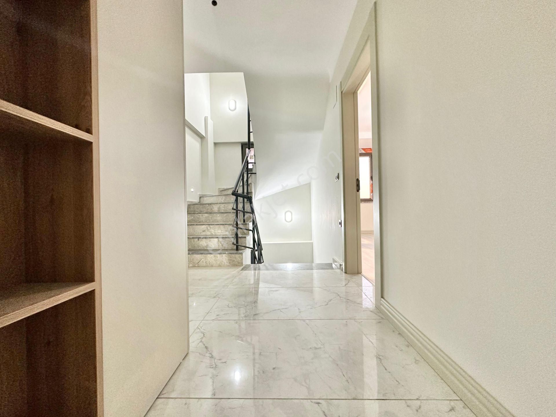 ✨akçay Ay Emlaktan✨narlı'da Yolun Altında Deniz Ve Dağ Çift Mutfak Manzaralı Teraslı 5+1 Lüks Villa - Görsel 14