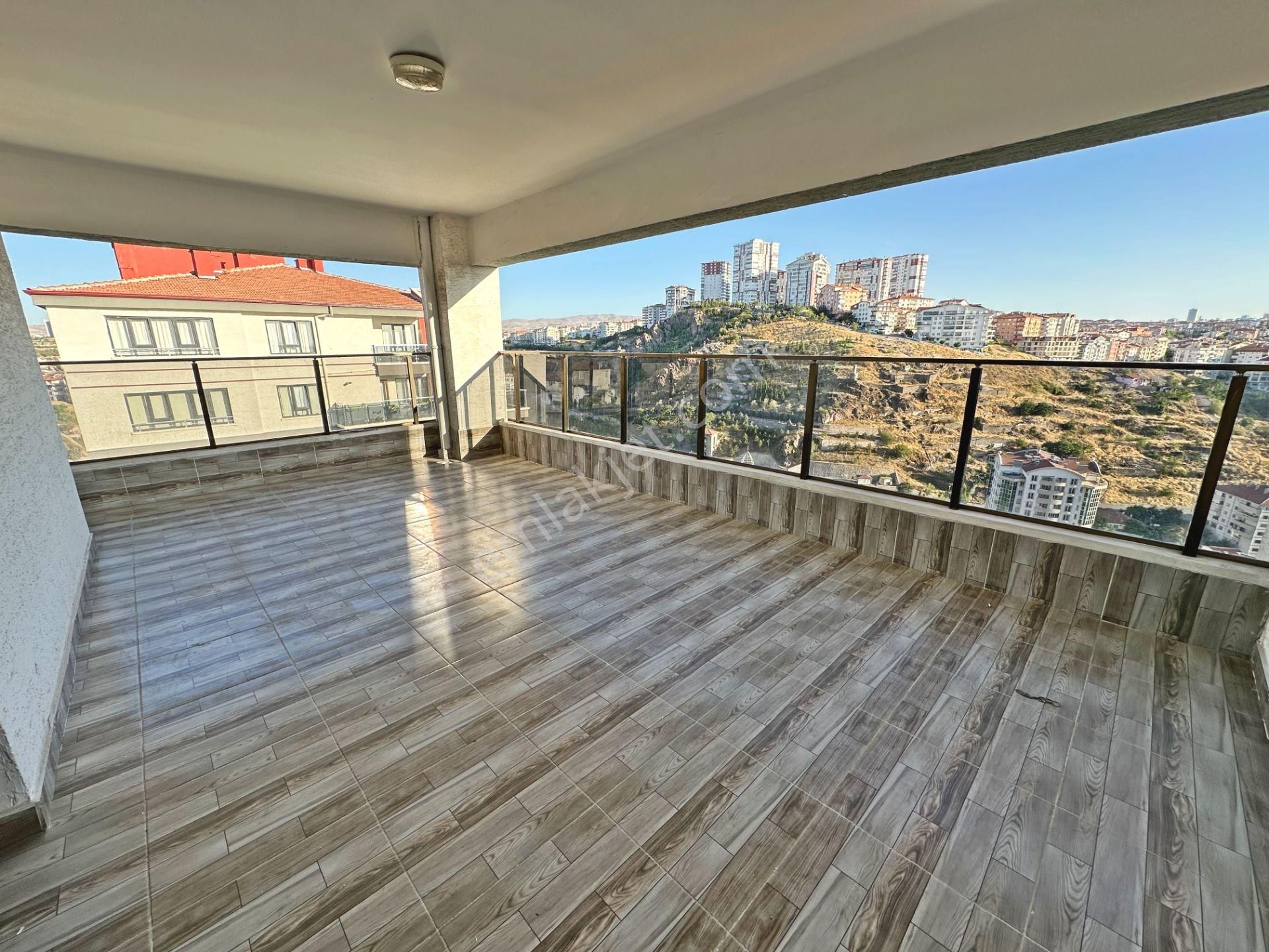 Hürel Mahallesinde Site İçinde Manzaralı Önü Açık 4+1 Satılık Daire