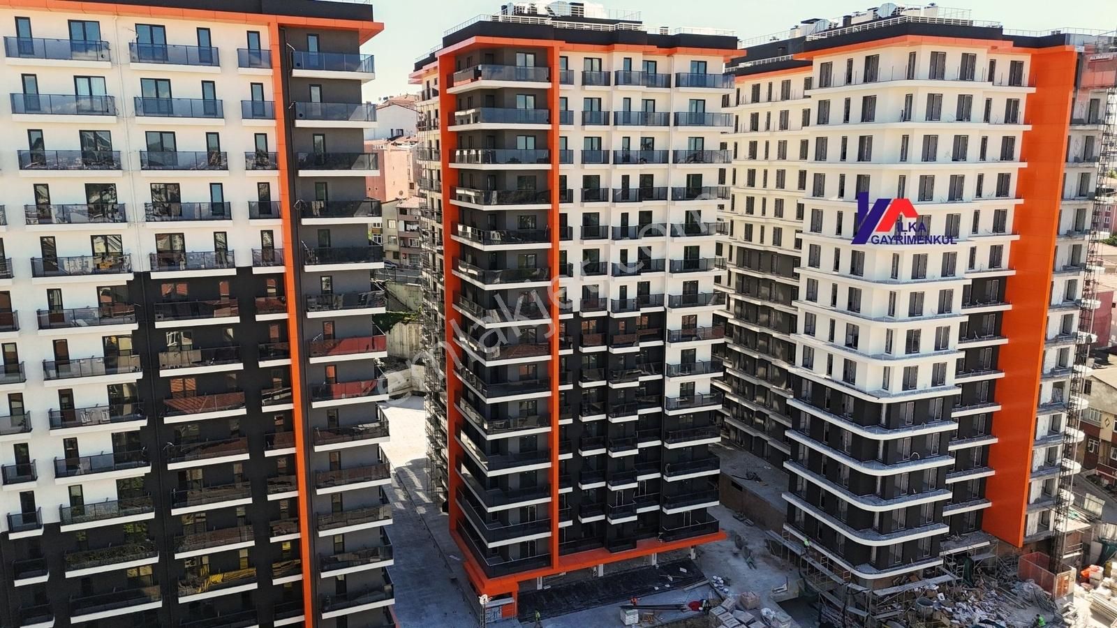 Talatpaşa Mari Vadi Evlerinde 1+1 Kiralık Daire Metrobüse 6dk