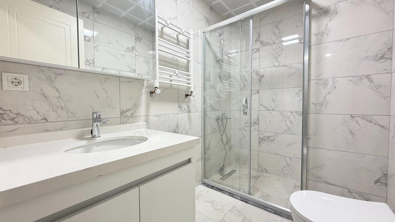 Talatpaşa Mari Vadi Evlerinde 1+1 Kiralık Daire Metrobüse 6dk - Görsel 25