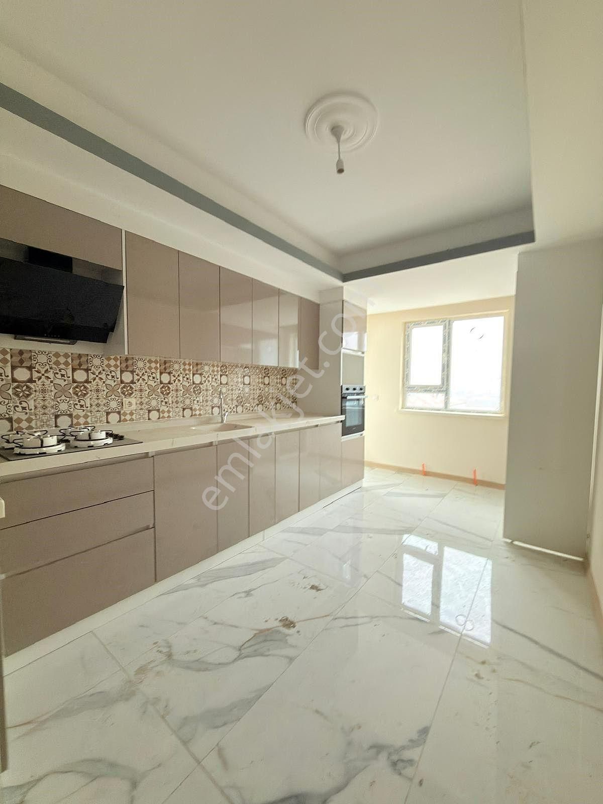 Yıldız'dan Yüksek Kredili Cadde Üstü Okullar Bölgesinde 3+1 !!