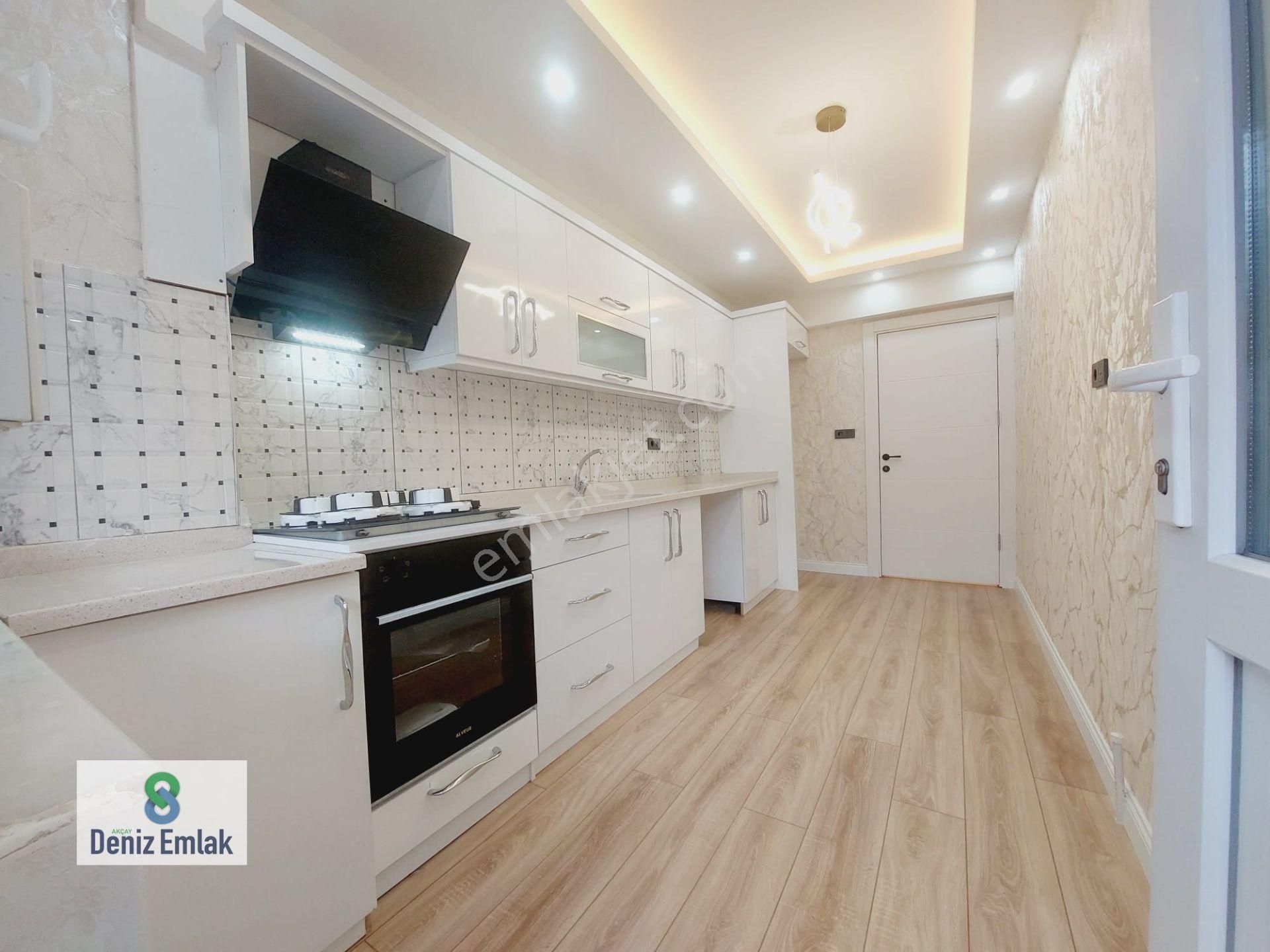 Denizden Akçayda Öncephe Arakat Masrafsız Satılık 2+1 Daire.