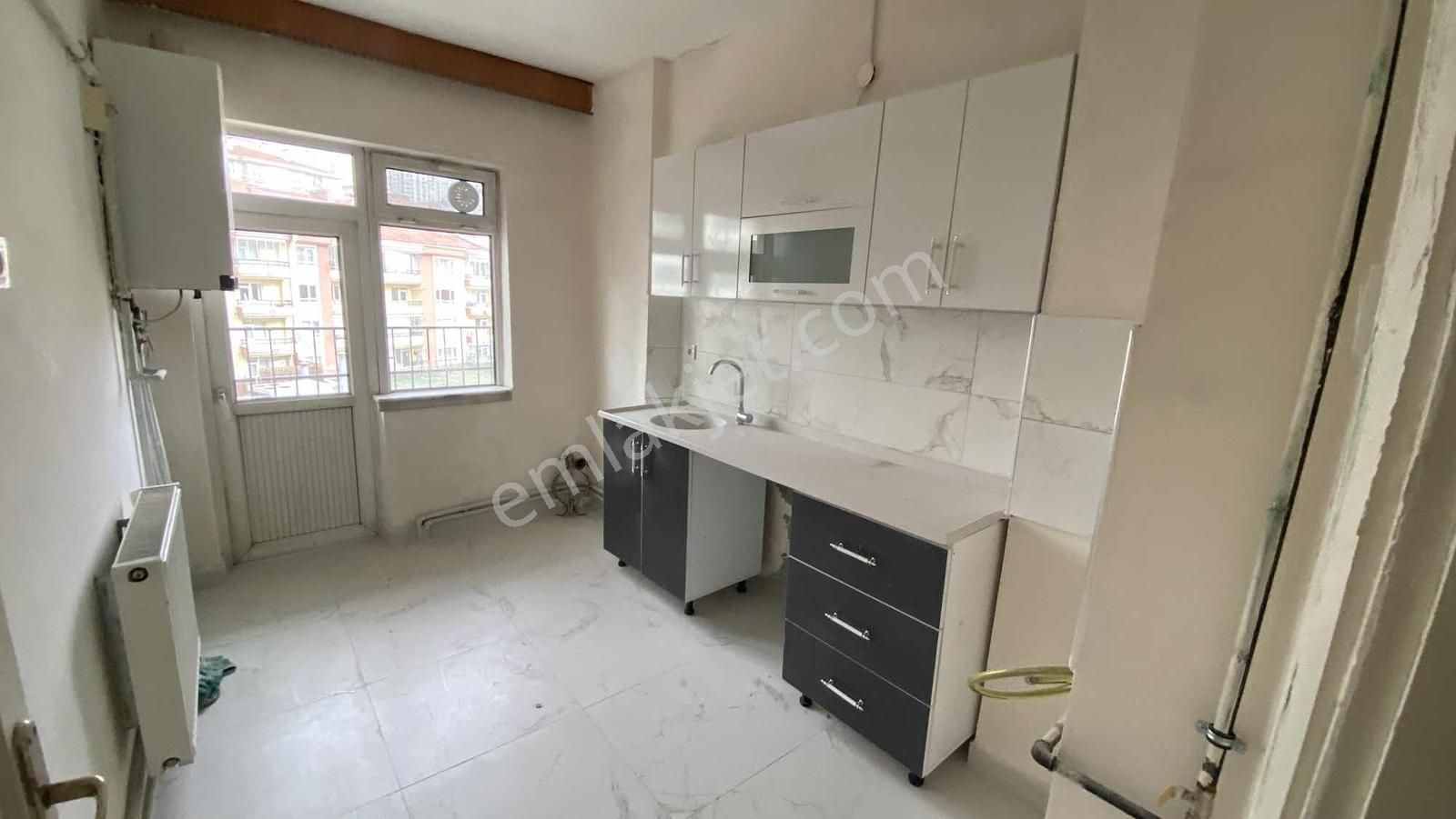 İvedik Caddesi Üzerinde Salon Bağımsız Asansörlü 3+1 Kiralık - Görsel 13