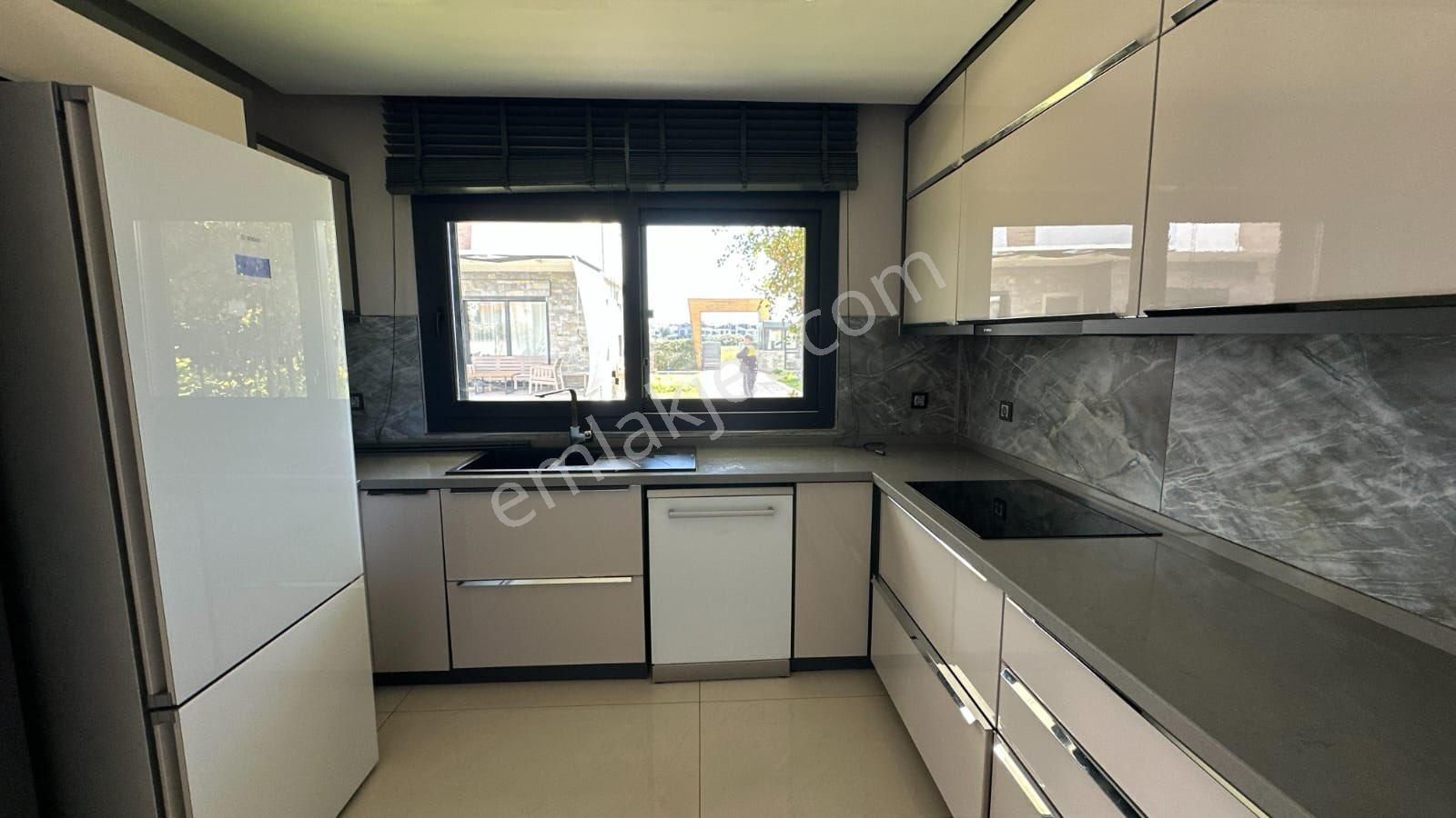 Efeler’de Site İçerisinde 3+1 Lüks Villa - Görsel 13