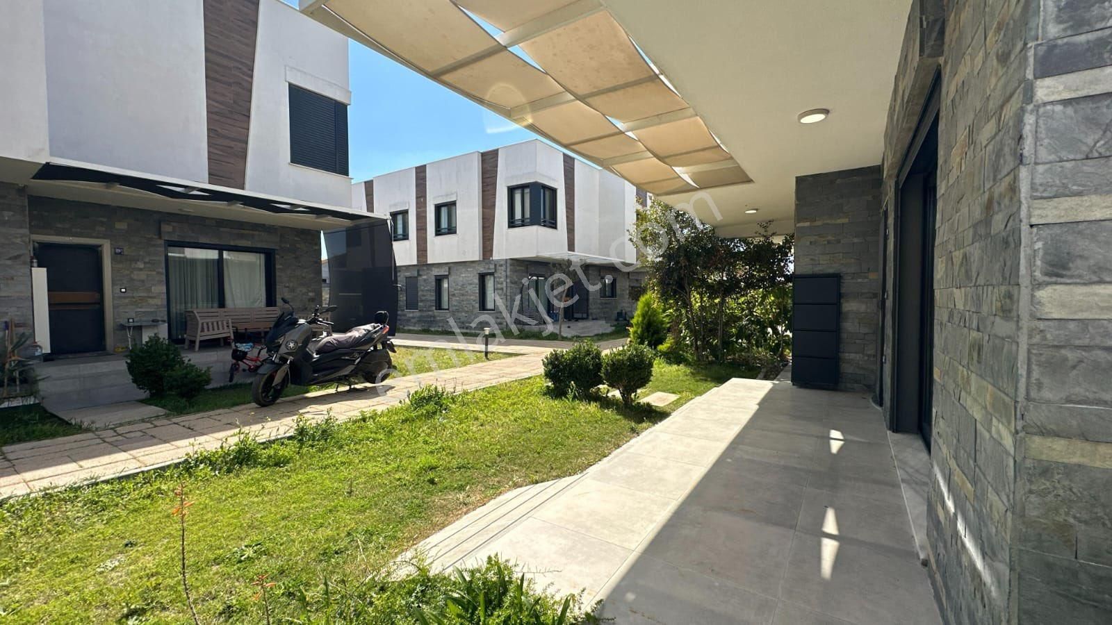 Efeler’de Site İçerisinde 3+1 Lüks Villa - Görsel 7