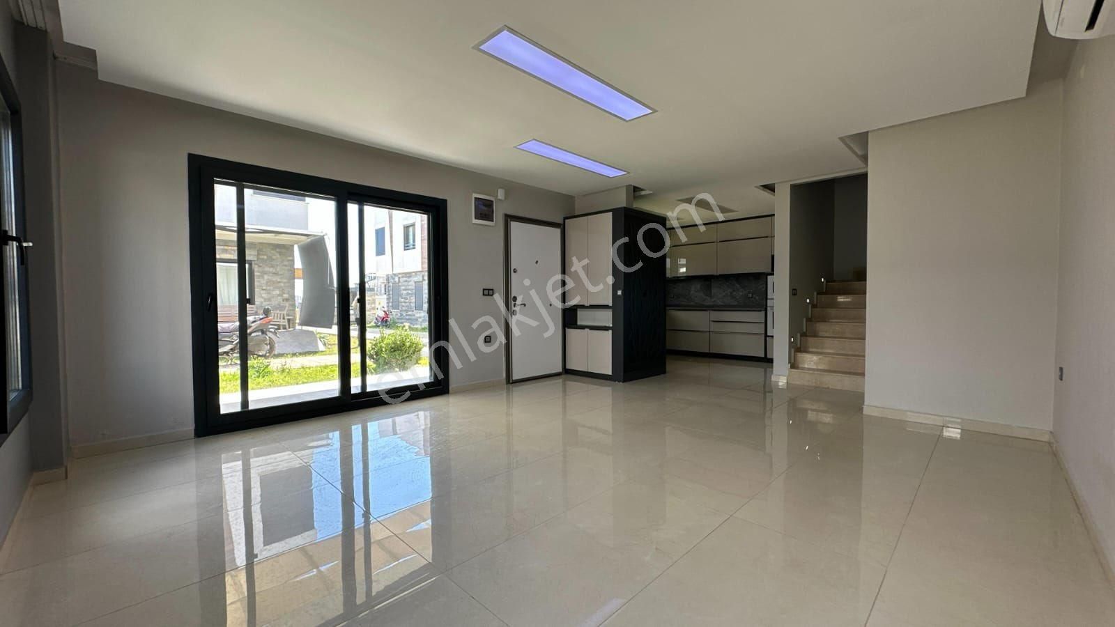 Efeler’de Site İçerisinde 3+1 Lüks Villa - Görsel 15