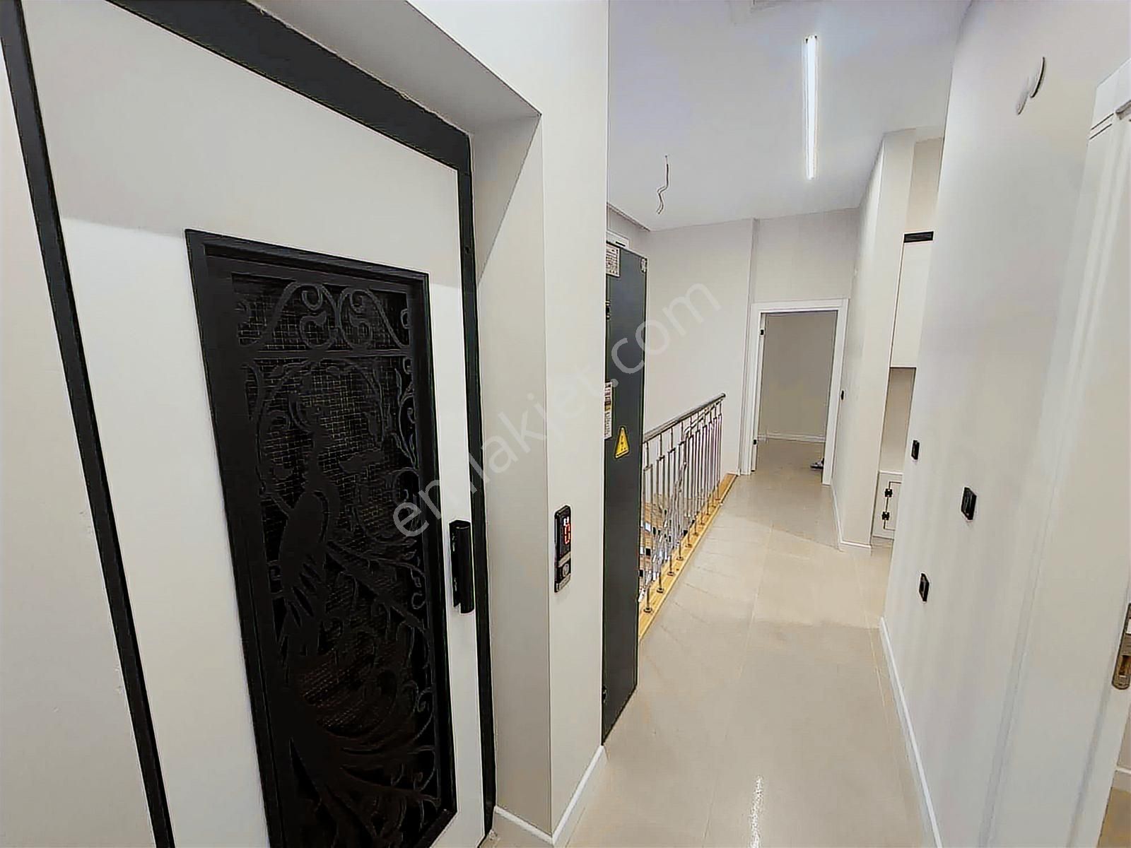 Kuşadası Davutlar'da Asansörlü Satılık 4+1 Lüks Villa - Görsel 29