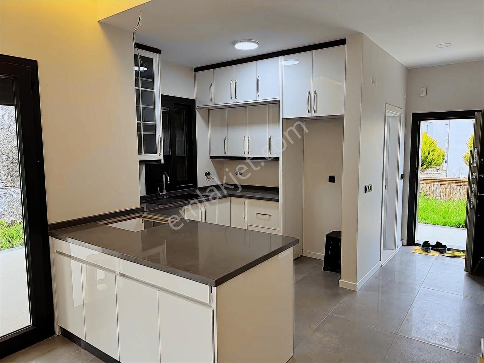 Kuşadası Davutlar'da Asansörlü Satılık 4+1 Lüks Villa - Görsel 5