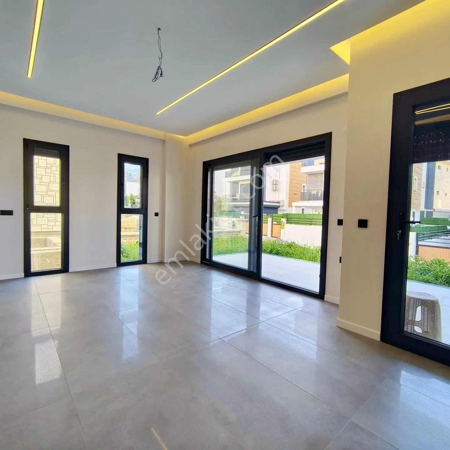 Kuşadası Davutlar'da Asansörlü Satılık 4+1 Lüks Villa - Görsel 6