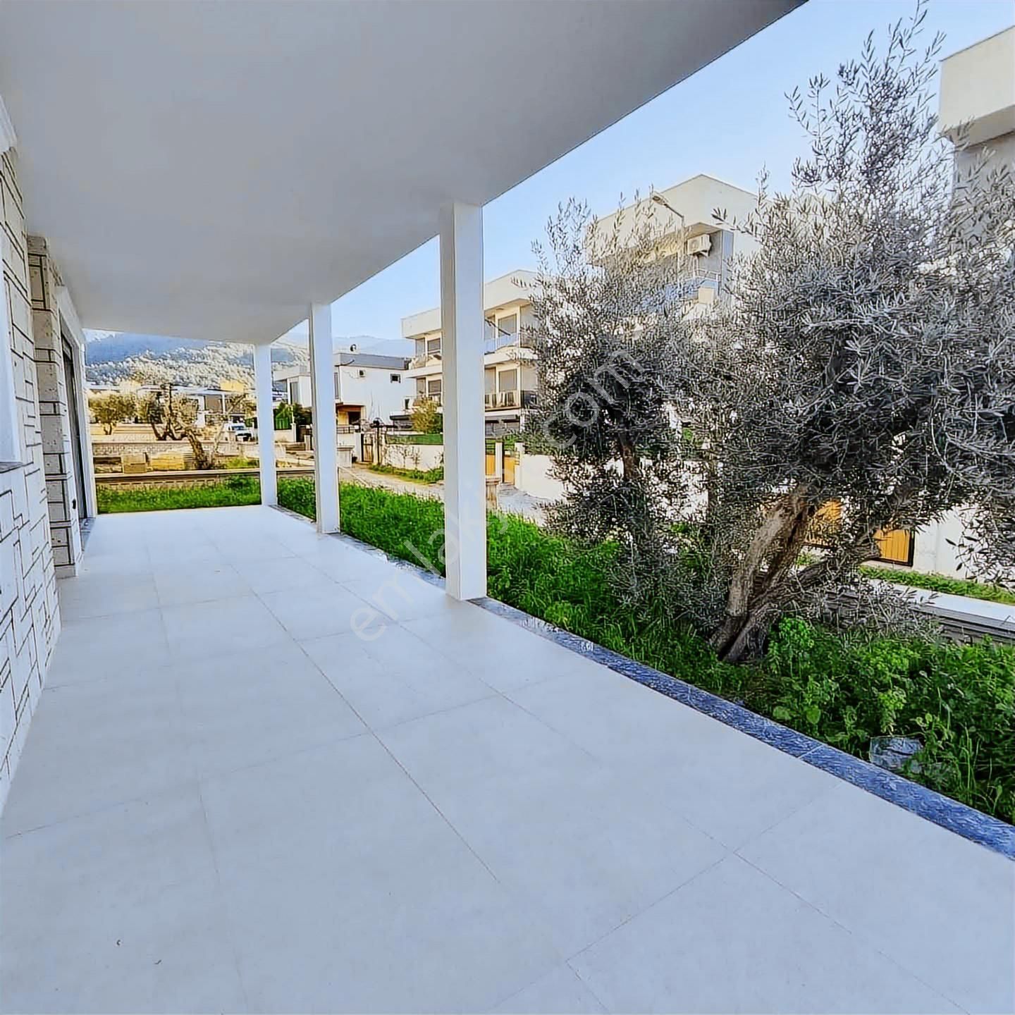 Kuşadası Davutlar'da Asansörlü Satılık 4+1 Lüks Villa - Görsel 19