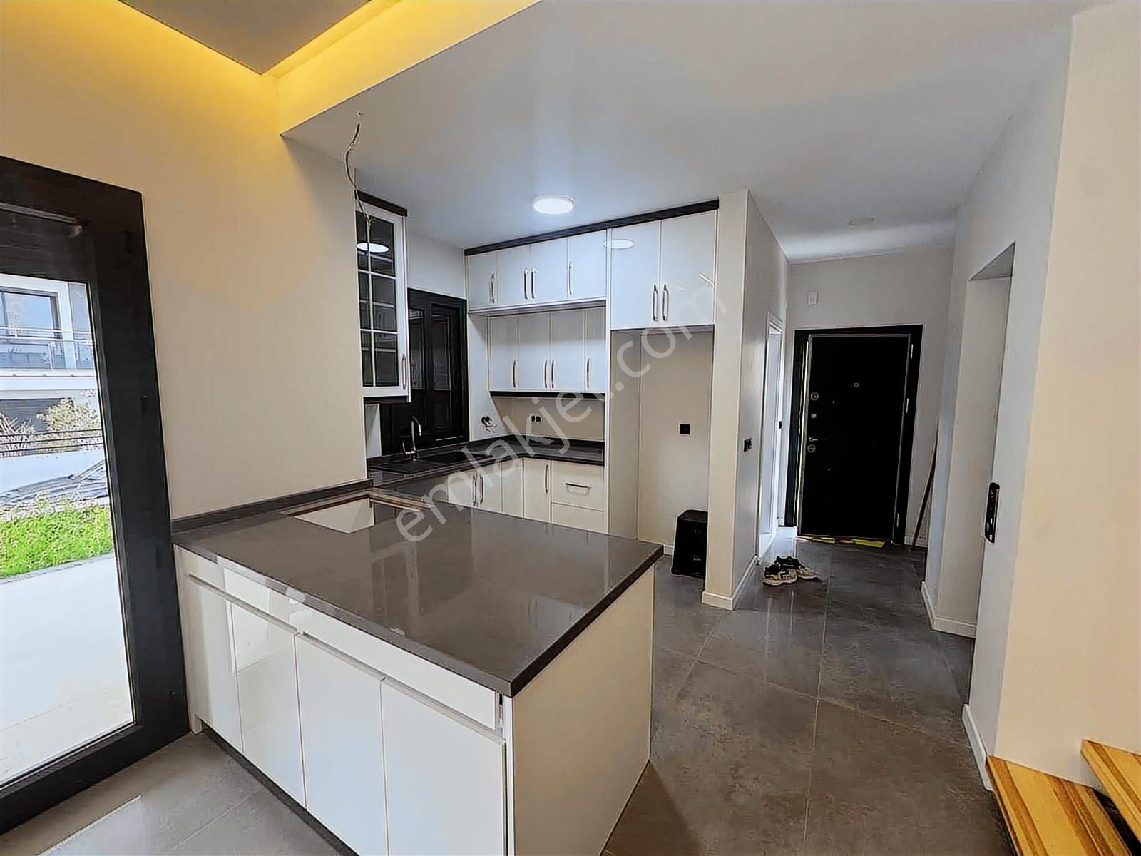 Kuşadası Davutlar'da Asansörlü Satılık 4+1 Lüks Villa - Görsel 22