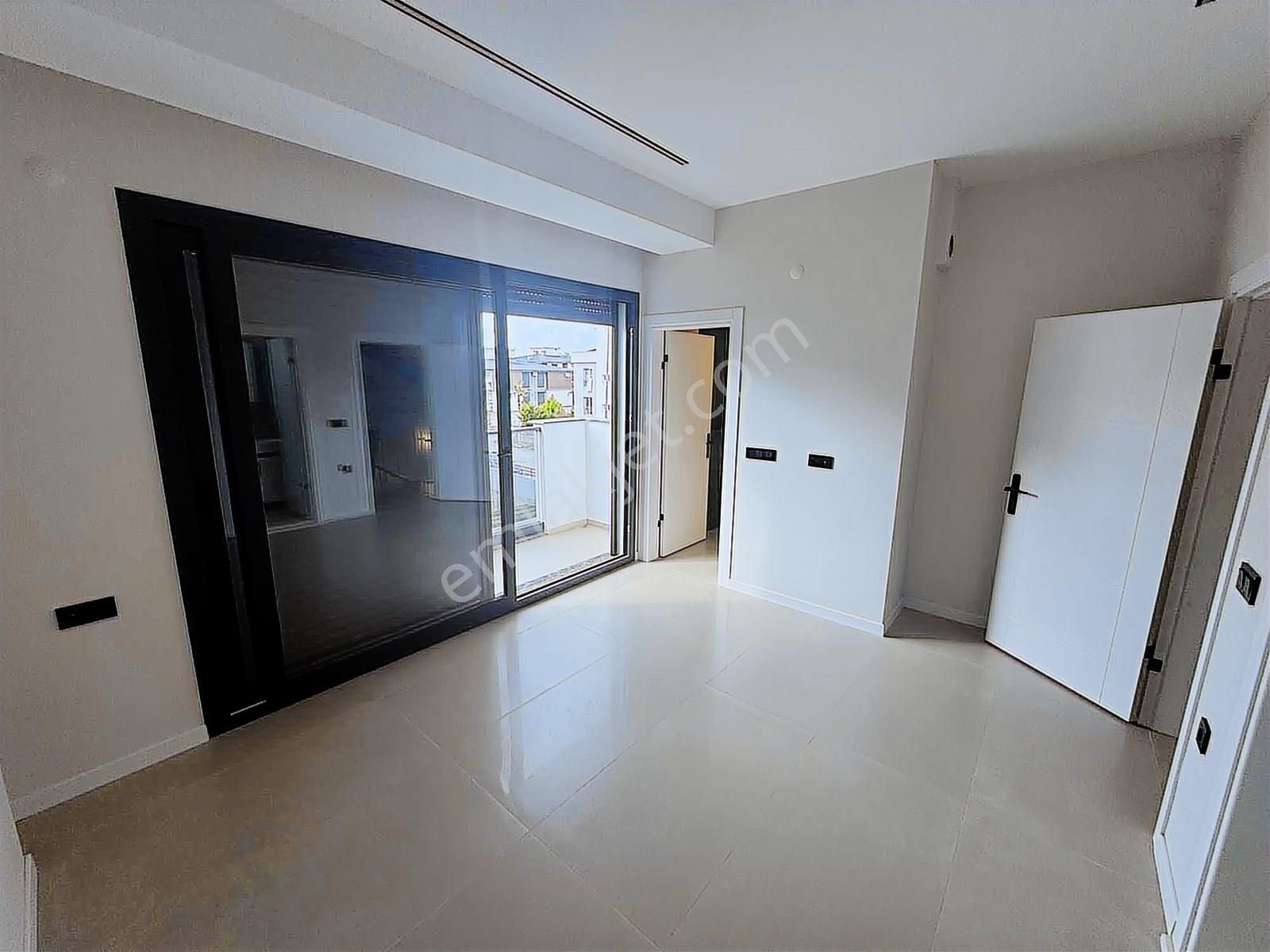 Kuşadası Davutlar'da Asansörlü Satılık 4+1 Lüks Villa - Görsel 26