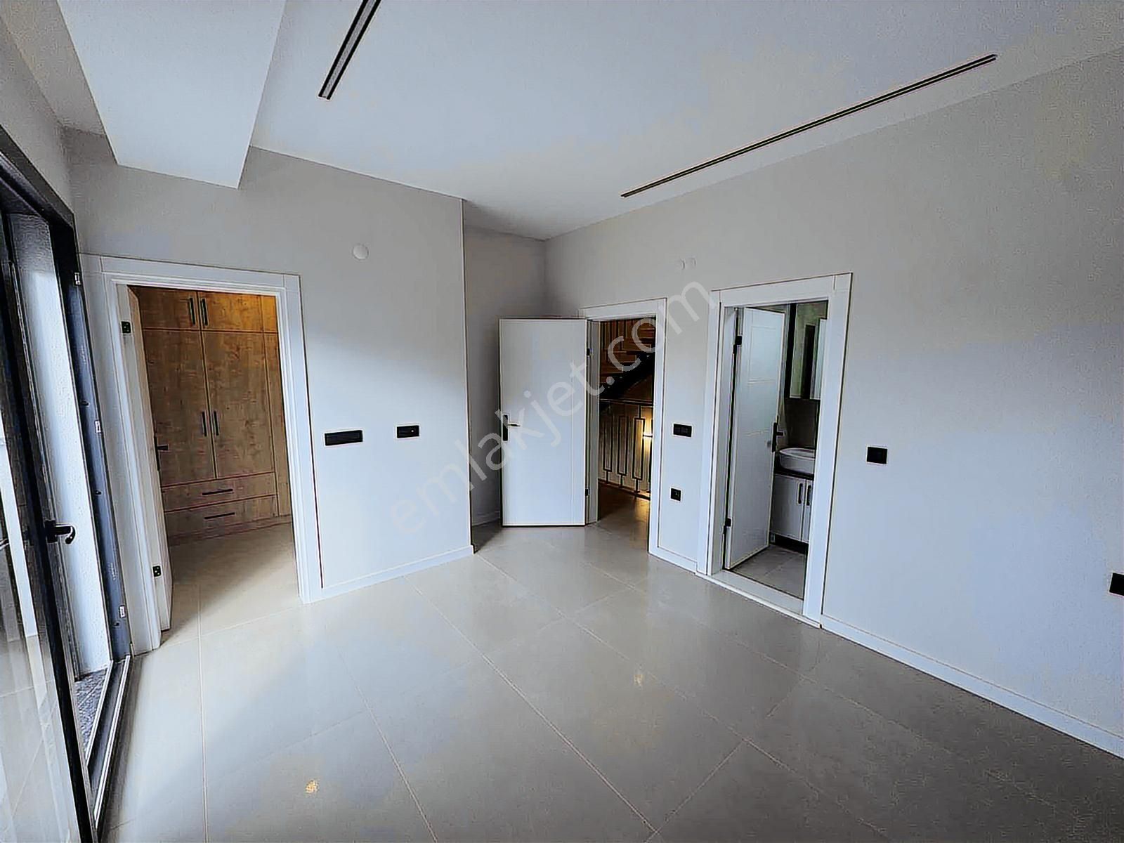 Kuşadası Davutlar'da Asansörlü Satılık 4+1 Lüks Villa - Görsel 27