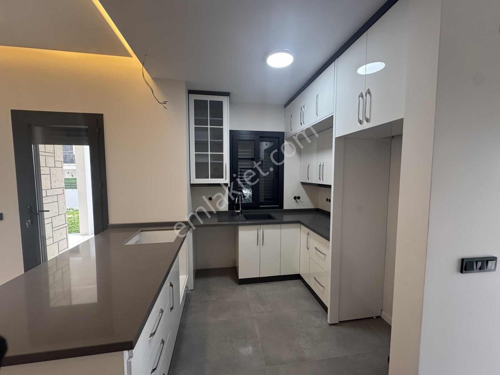 Kuşadası Davutlar'da Asansörlü Satılık 4+1 Lüks Villa - Görsel 21