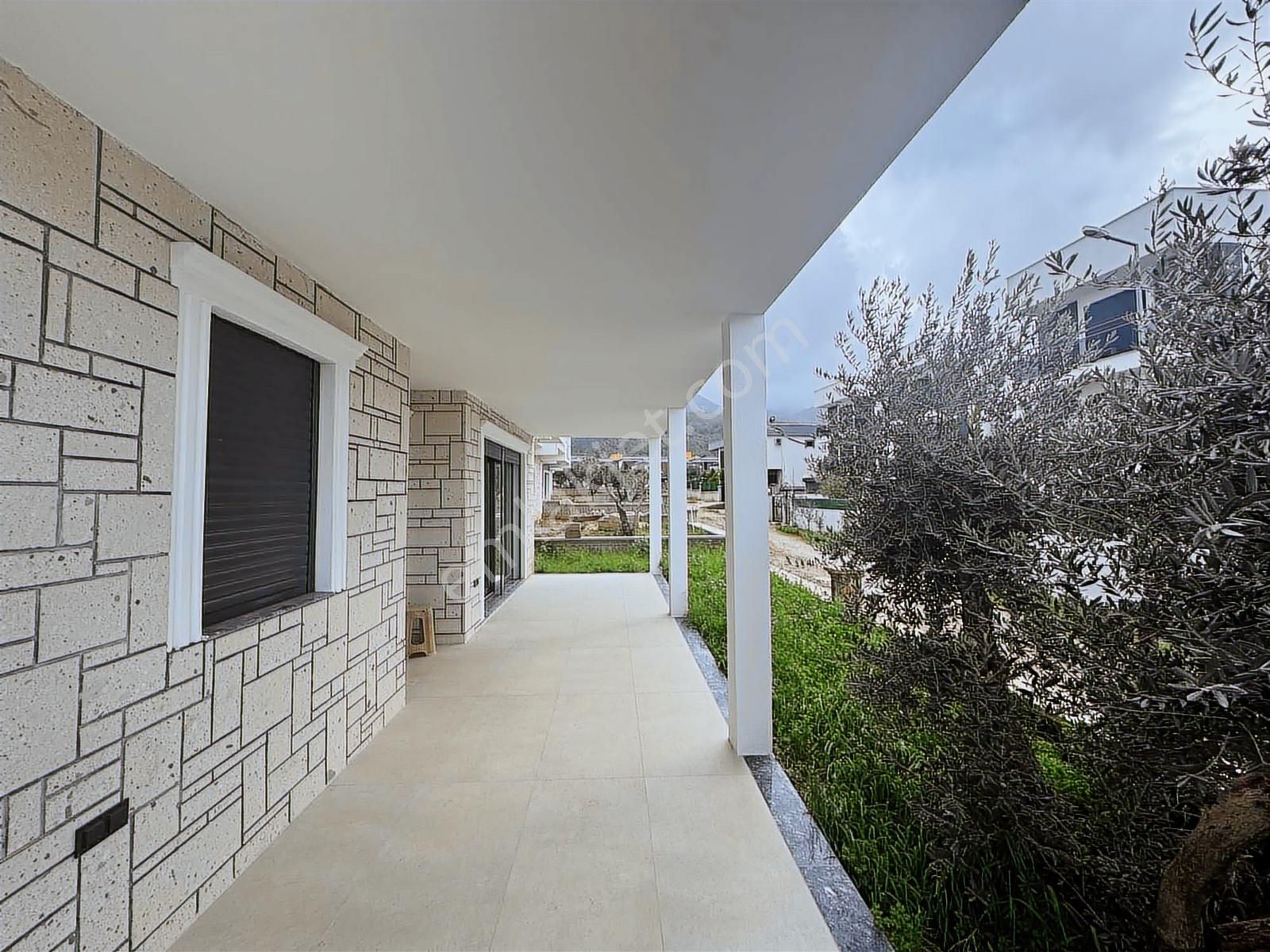 Kuşadası Davutlar'da Asansörlü Satılık 4+1 Lüks Villa - Görsel 25