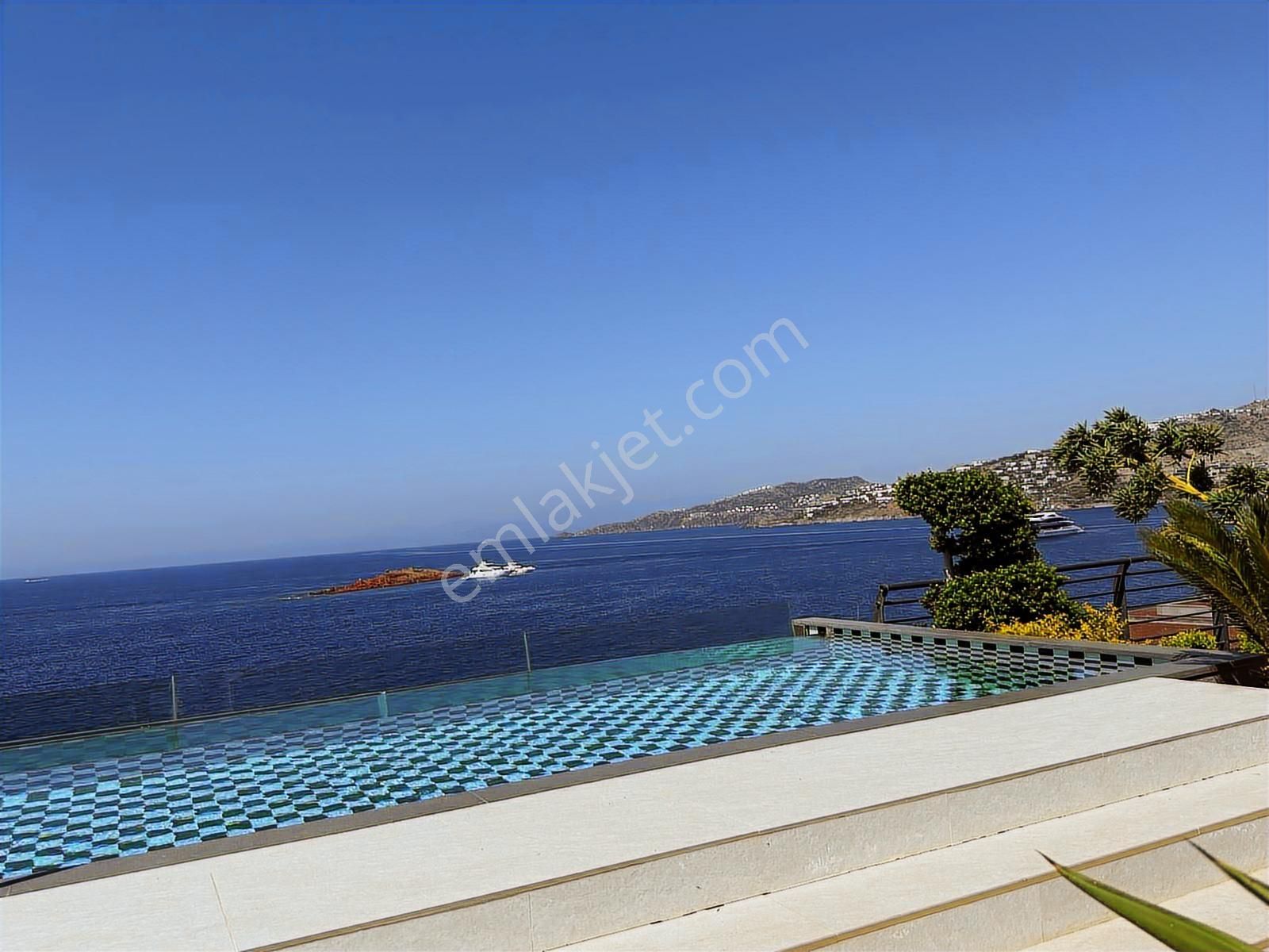 Yalıkavak Tilkicik'te 5+1 Denize Sıfır Satılık Villa - Görsel 12