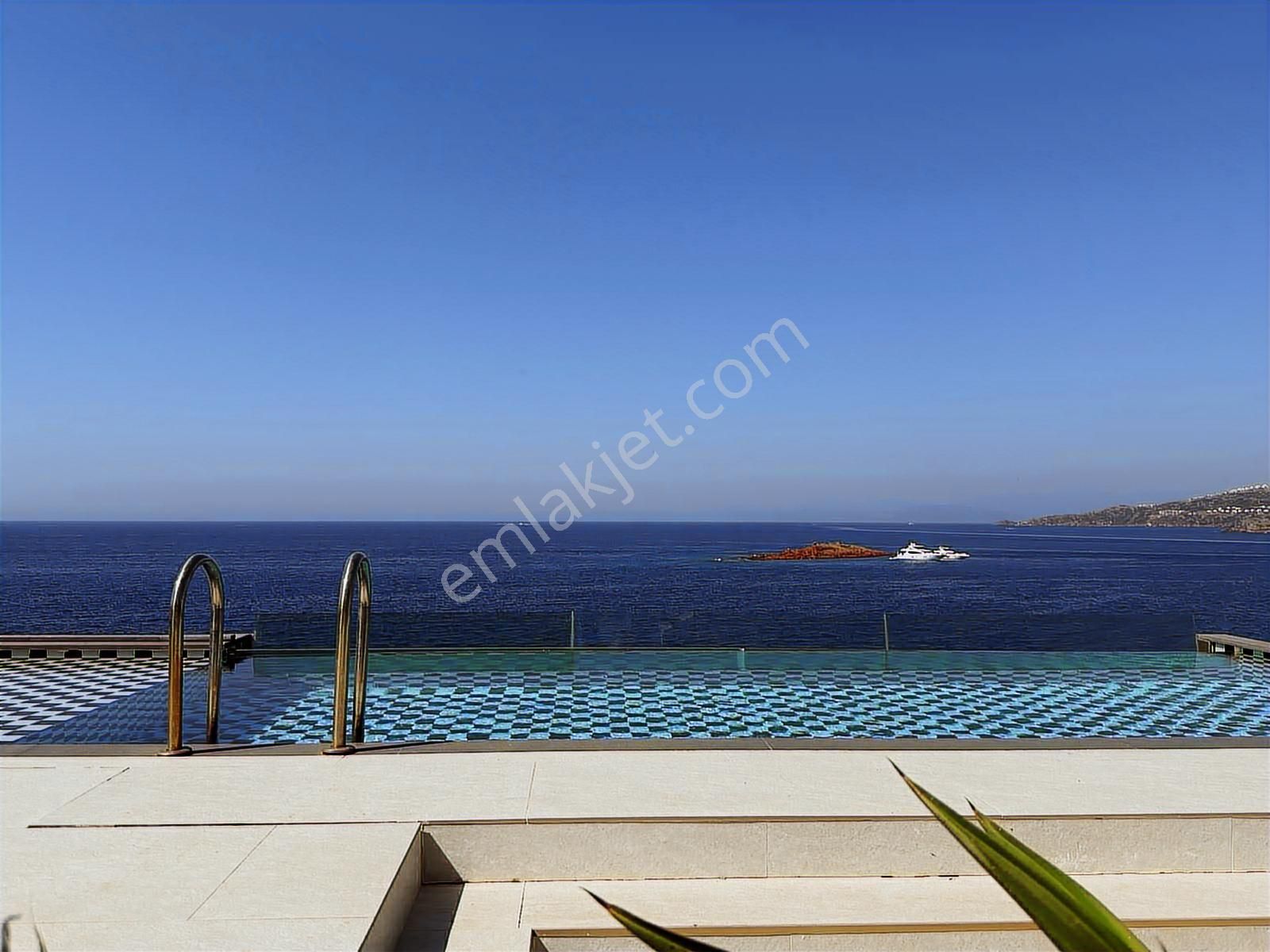 Yalıkavak Tilkicik'te 5+1 Denize Sıfır Satılık Villa