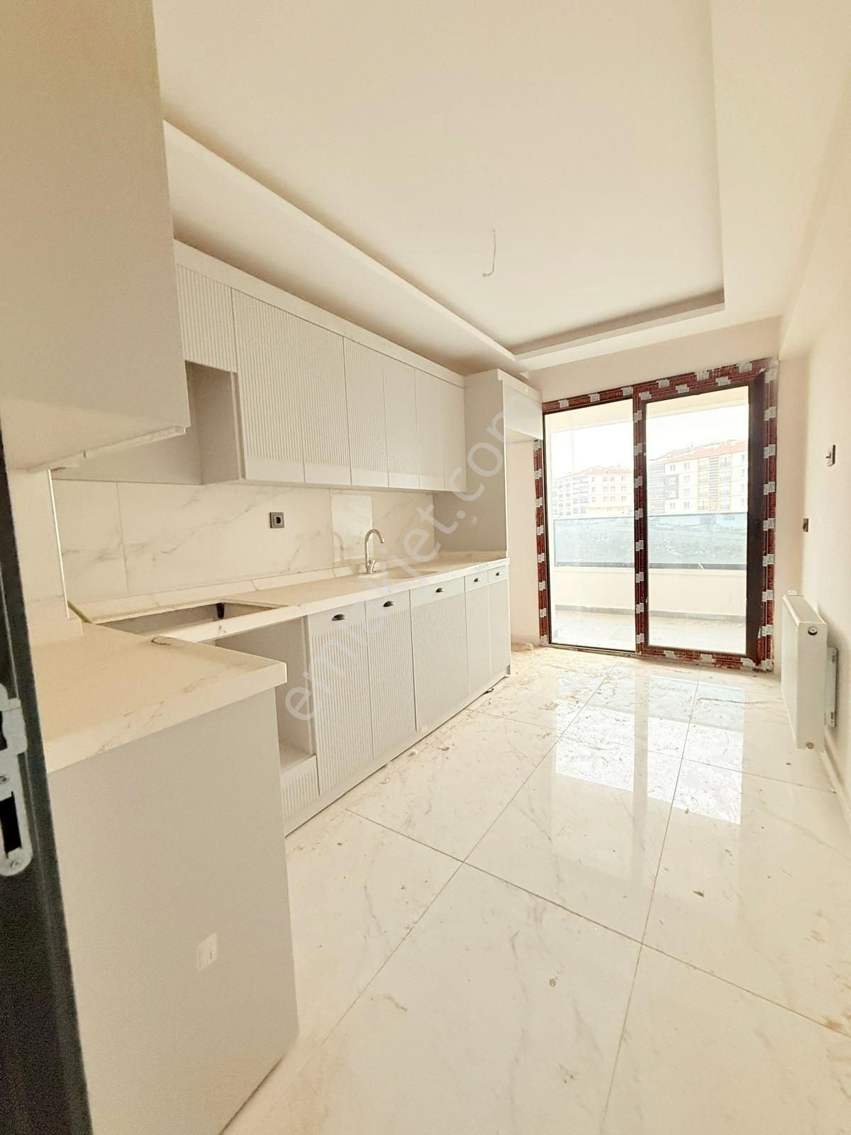 Yıldız'dan Site İçerisinde Ara Kat Şehir Manzaralı 2+1 !! - Görsel 10