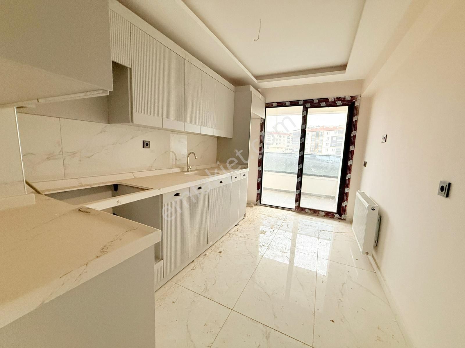 Yıldız'dan Site İçerisinde Ara Kat Şehir Manzaralı 2+1 !! - Görsel 7