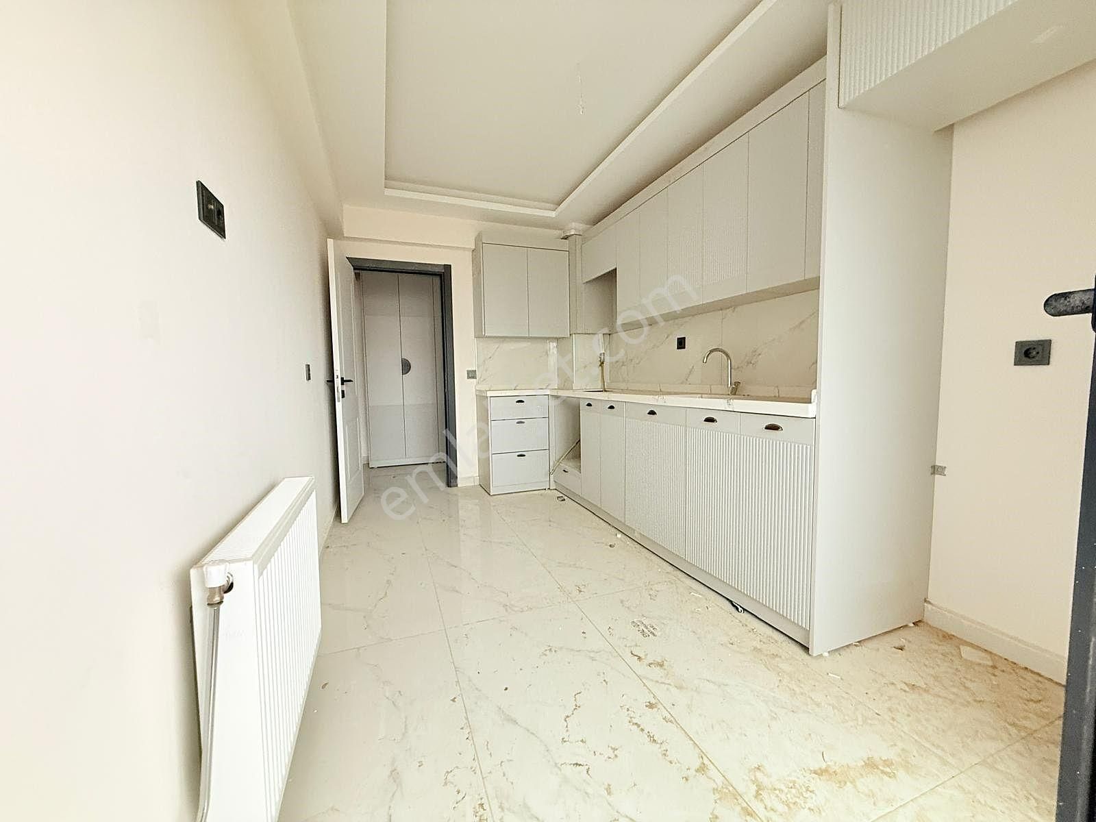 Yıldız'dan Site İçerisinde Ara Kat Şehir Manzaralı 2+1 !!