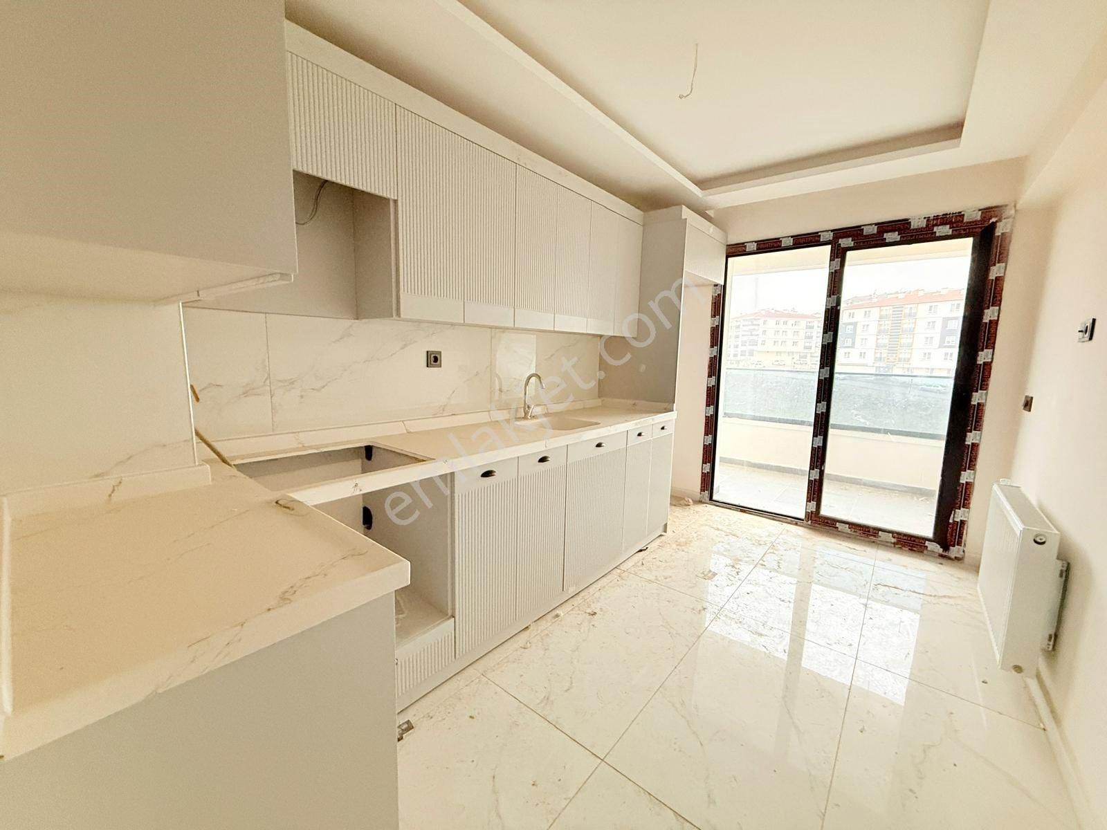 Yıldız'dan Site İçerisinde Ara Kat Şehir Manzaralı 2+1 !! - Görsel 9