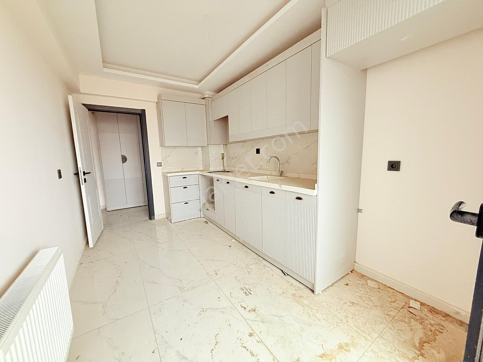 Yıldız'dan Site İçerisinde Ara Kat Şehir Manzaralı 2+1 !! - Görsel 3