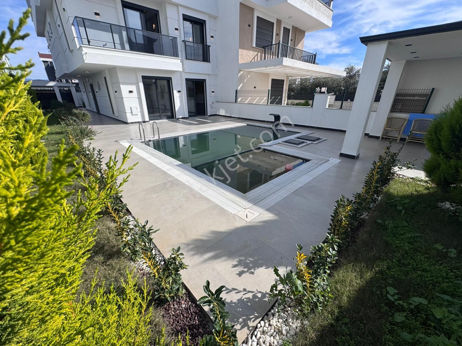 Aydın Didim Altınkum’da Lüks Ve Devasa Havuzlu Otoparklı 5+1 Villa - Görsel 3