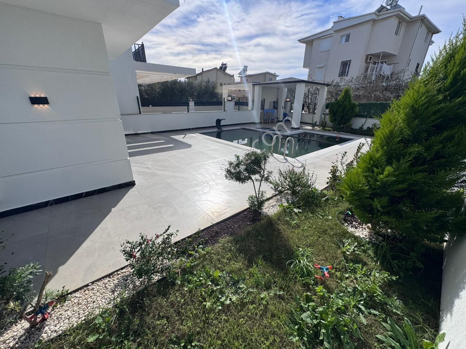Aydın Didim Altınkum’da Lüks Ve Devasa Havuzlu Otoparklı 5+1 Villa - Görsel 27