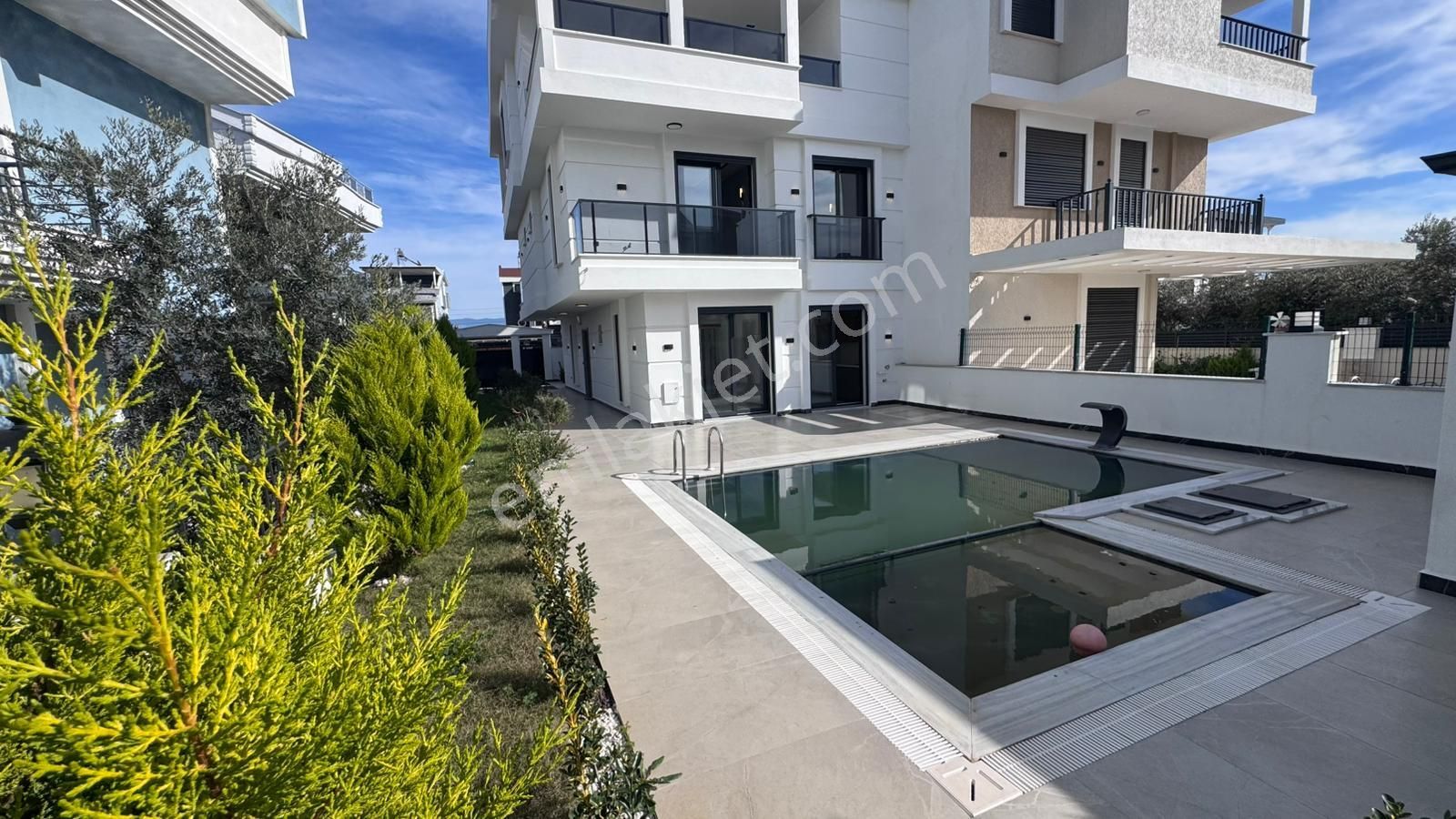 Aydın Didim Altınkum’da Lüks Ve Devasa Havuzlu Otoparklı 5+1 Villa - Görsel 23