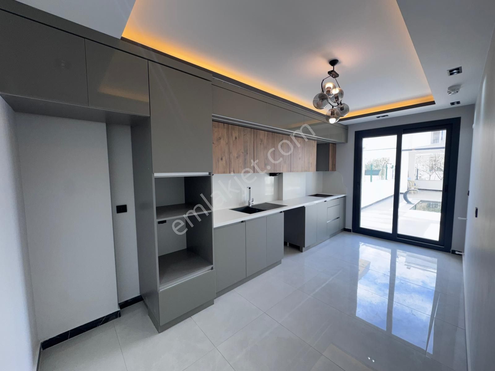Aydın Didim Altınkum’da Lüks Ve Devasa Havuzlu Otoparklı 5+1 Villa - Görsel 19