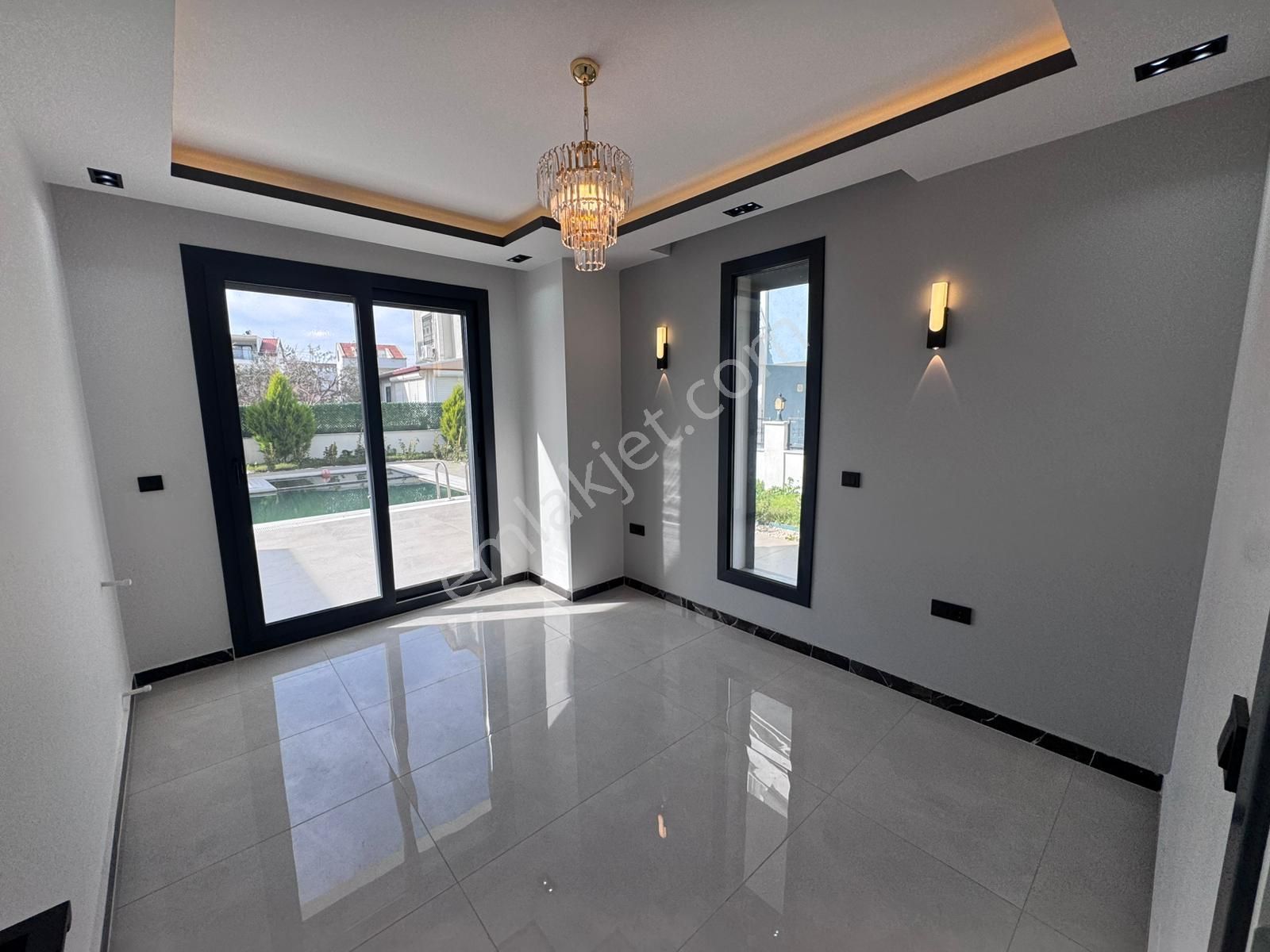 Aydın Didim Altınkum’da Lüks Ve Devasa Havuzlu Otoparklı 5+1 Villa - Görsel 22