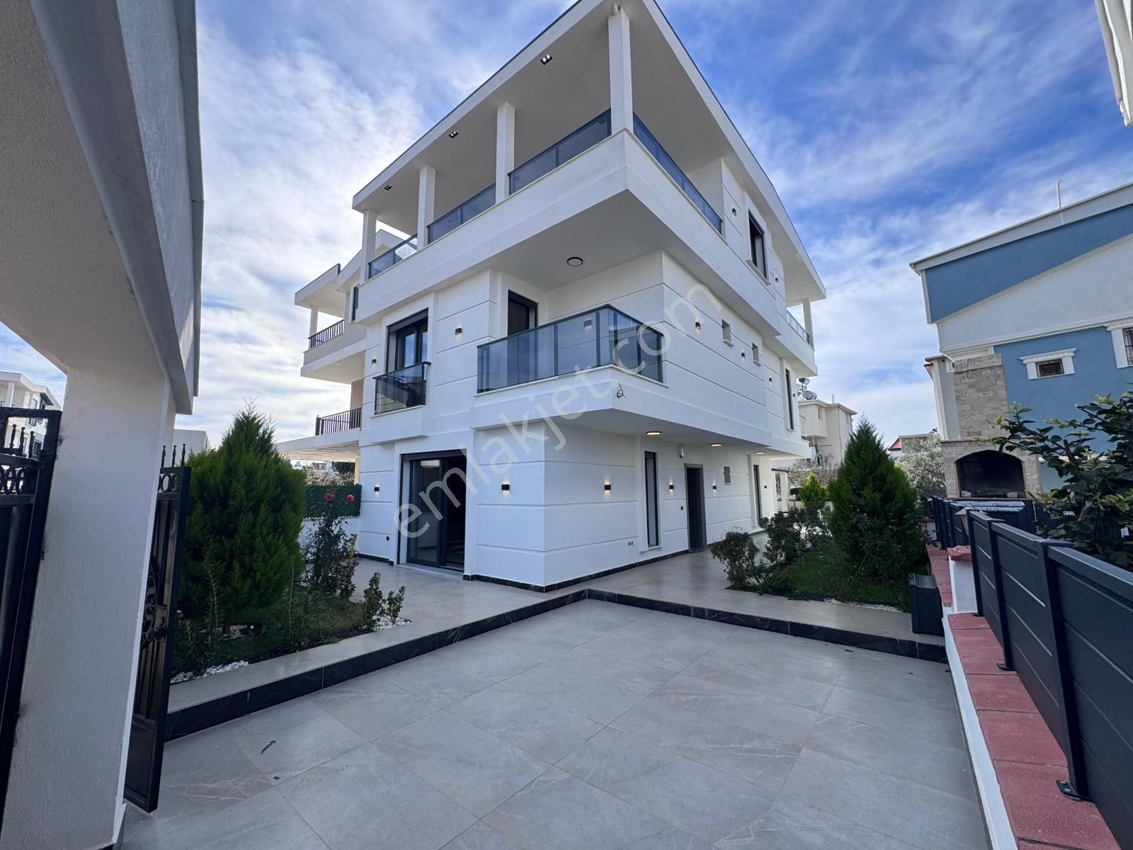 Aydın Didim Altınkum’da Lüks Ve Devasa Havuzlu Otoparklı 5+1 Villa - Görsel 24