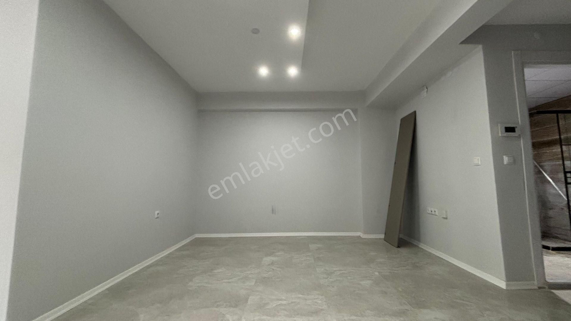 Recep Ümit'ten Emek Mah.ertaş Cad.yakını Balkonlu 1+1 Satılık Daire (1 Haftalık Geçerli Fiyat)! - Görsel 12