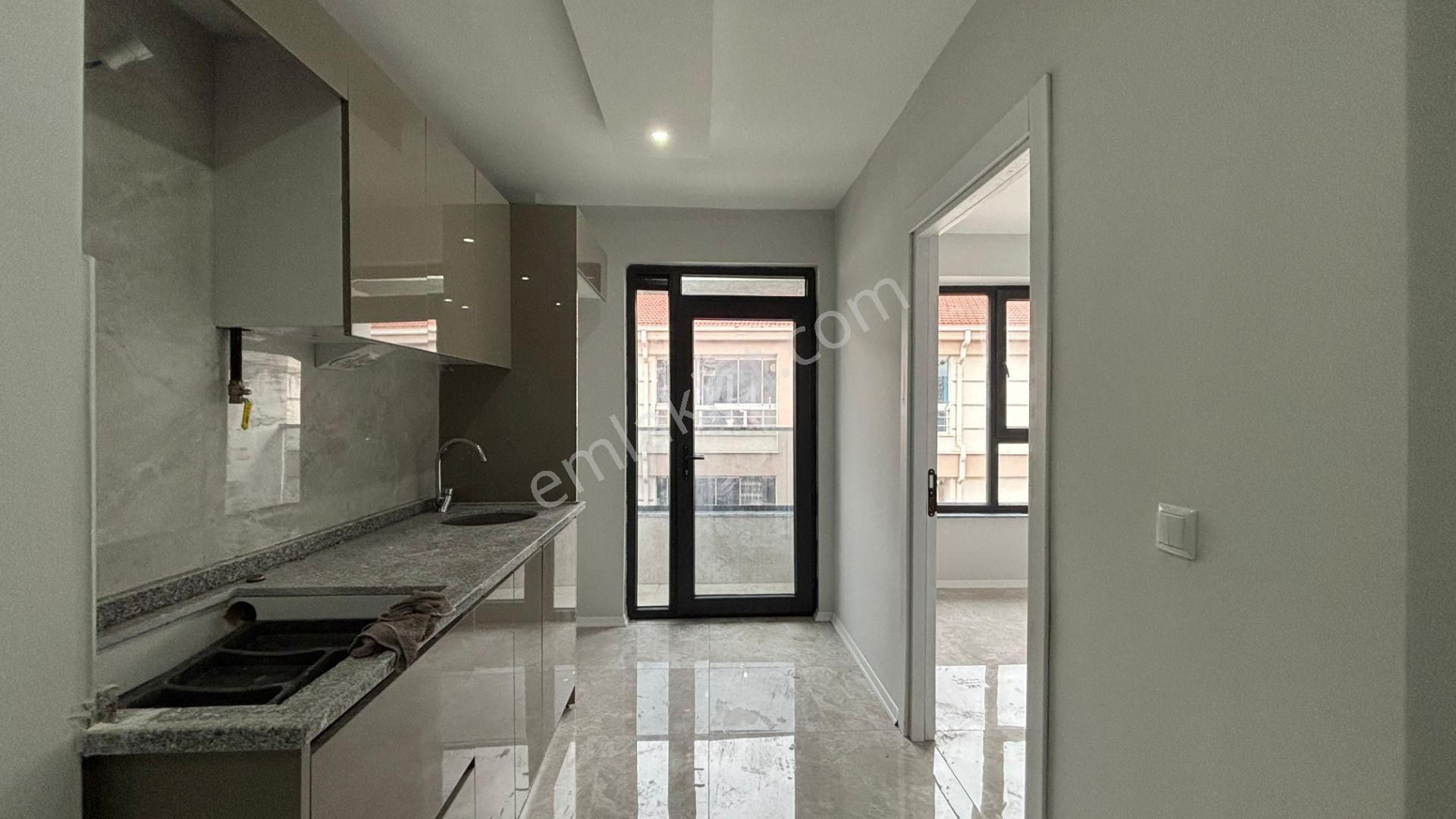 Recep Ümit'ten Emek Mah.ertaş Cad.yakını Balkonlu 1+1 Satılık Daire (1 Haftalık Geçerli Fiyat)!