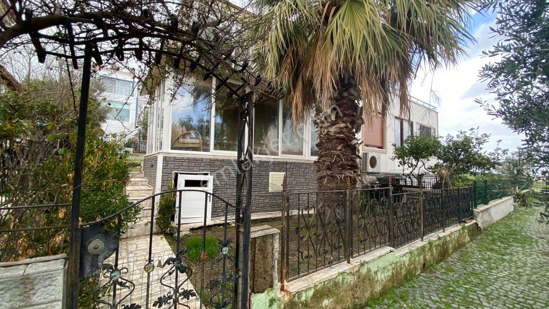 Ayvalık Cunda'da Deniz Manzaralı, Bahçeli Satılık Villa - Görsel 3