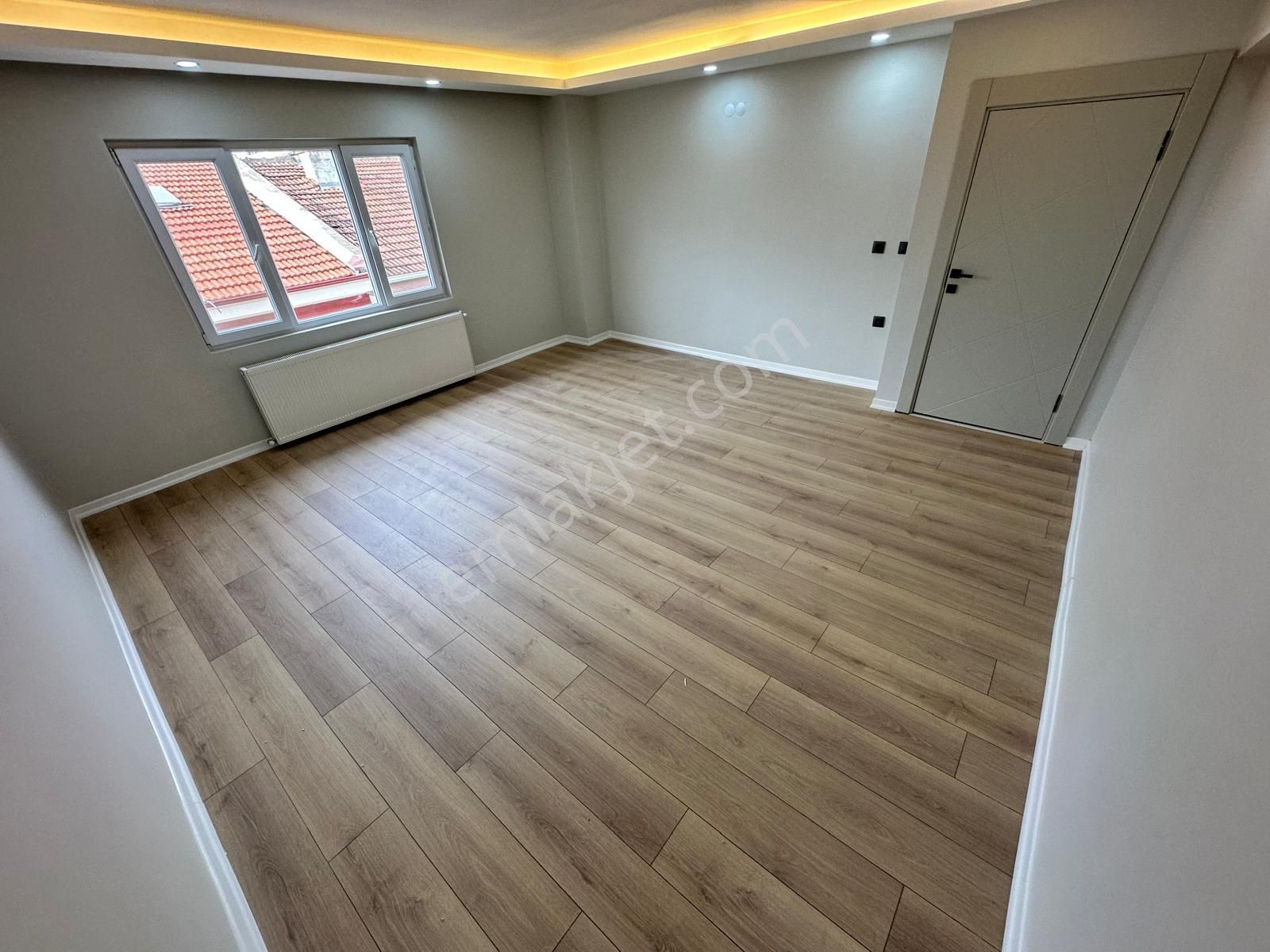 İstasyon Mahallesinde Geniş M2 Lüks Yapılı 3+1 Satılık Daire - Görsel 29