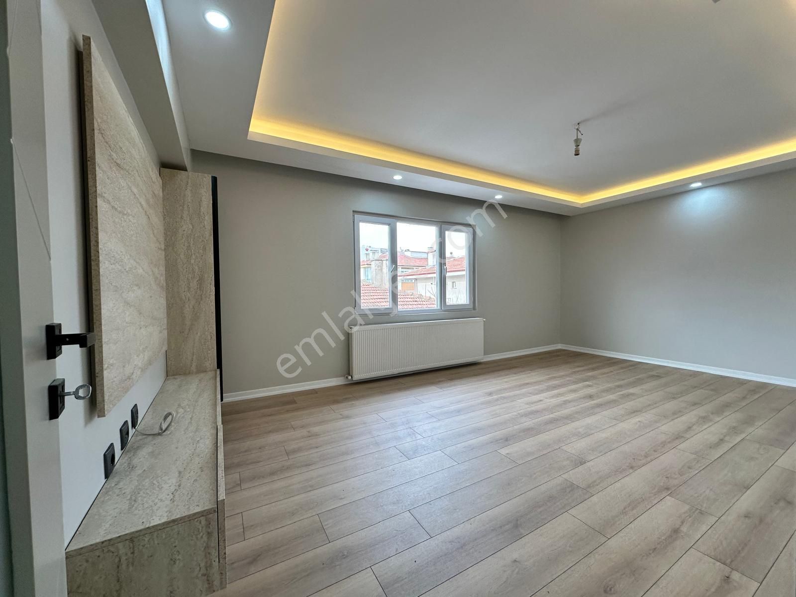 İstasyon Mahallesinde Geniş M2 Lüks Yapılı 3+1 Satılık Daire - Görsel 11