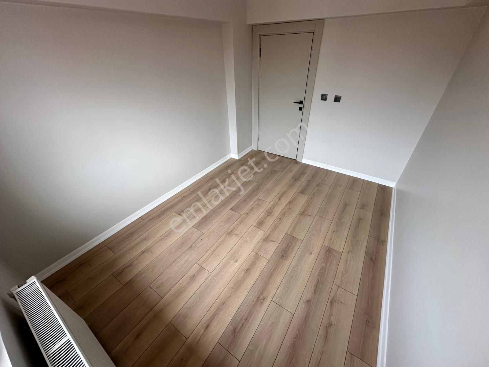 İstasyon Mahallesinde Geniş M2 Lüks Yapılı 3+1 Satılık Daire - Görsel 26