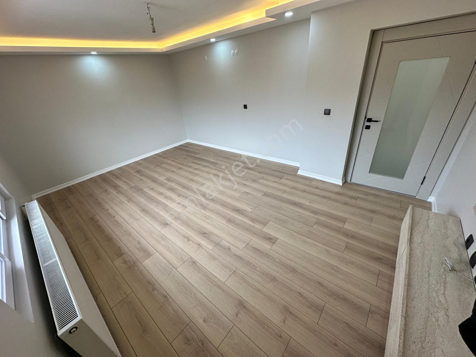 İstasyon Mahallesinde Geniş M2 Lüks Yapılı 3+1 Satılık Daire - Görsel 9
