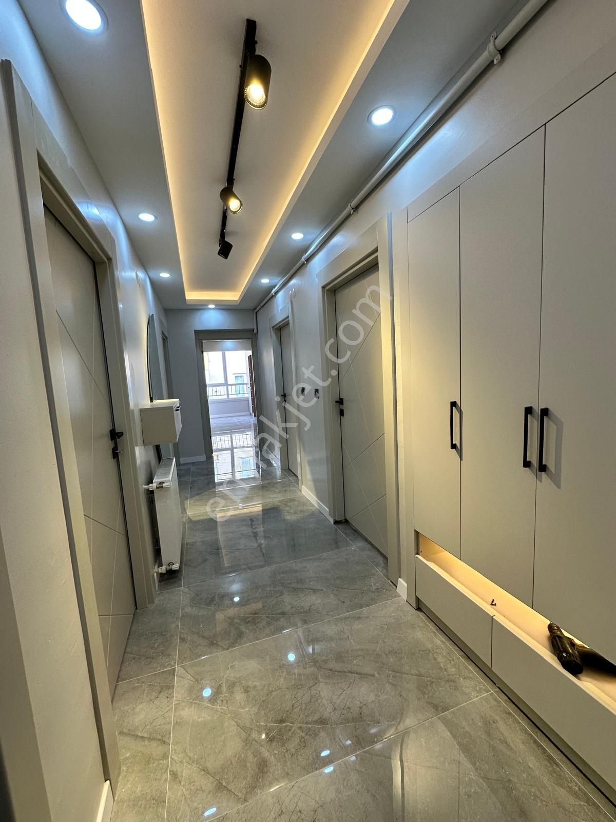 İstasyon Mahallesinde Geniş M2 Lüks Yapılı 3+1 Satılık Daire - Görsel 34